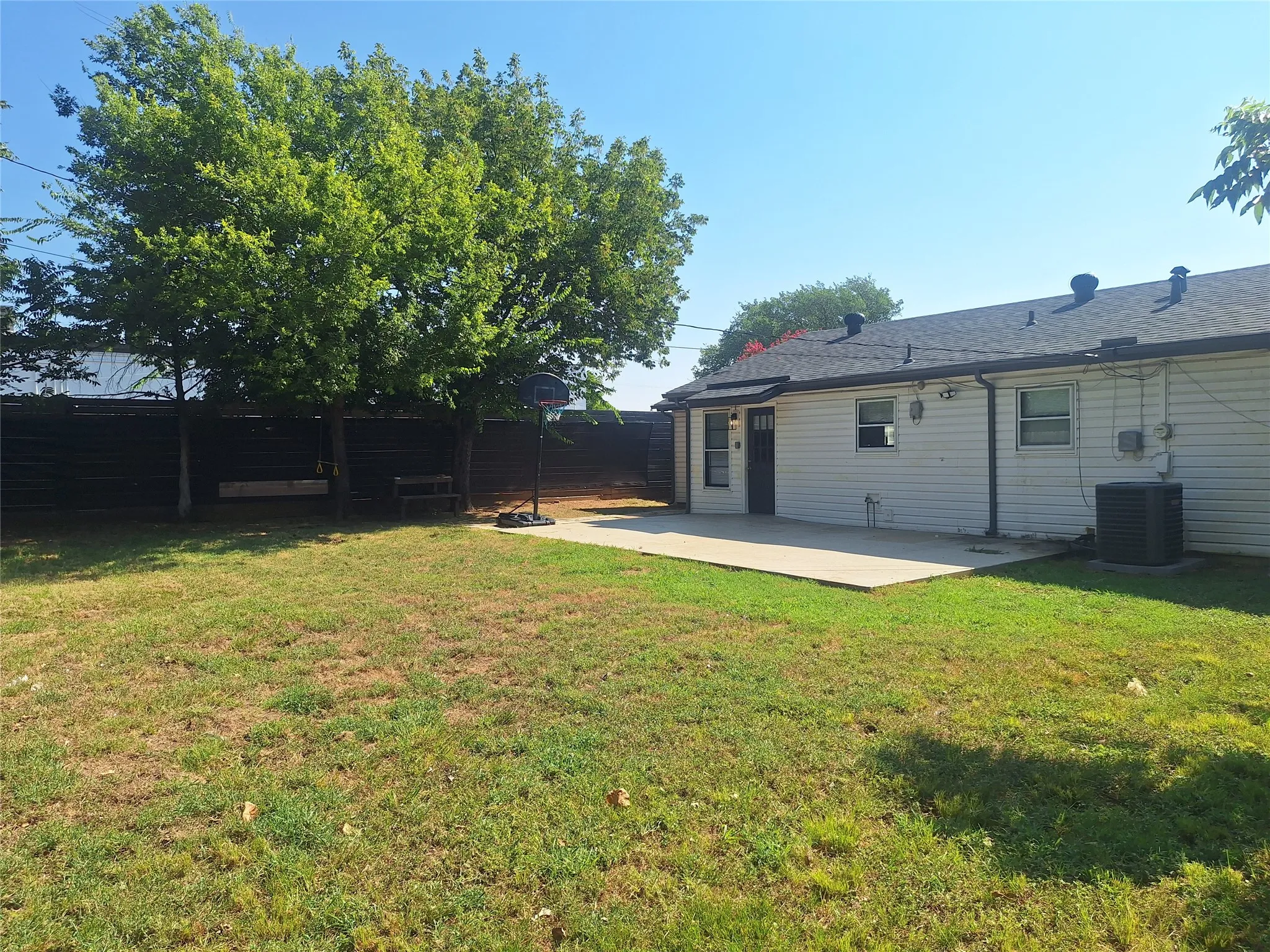 Single Family Residence For Rent in Tarrant County , 1225 Harrison Lane, Hurst, Texas 76053, 3 Bedroom, 1 Bathroom, Garage spaces, 1,334 Sqft, built in 1957, mls#21308750, Real Estate Agent in Hurst, Homes For Rent in Tarrant county, Homes For Rent in Hurst, Realtor in Hurst Texas, Real Estate Brokerage Independent Realty Texas, Luminita Cordes Realtor