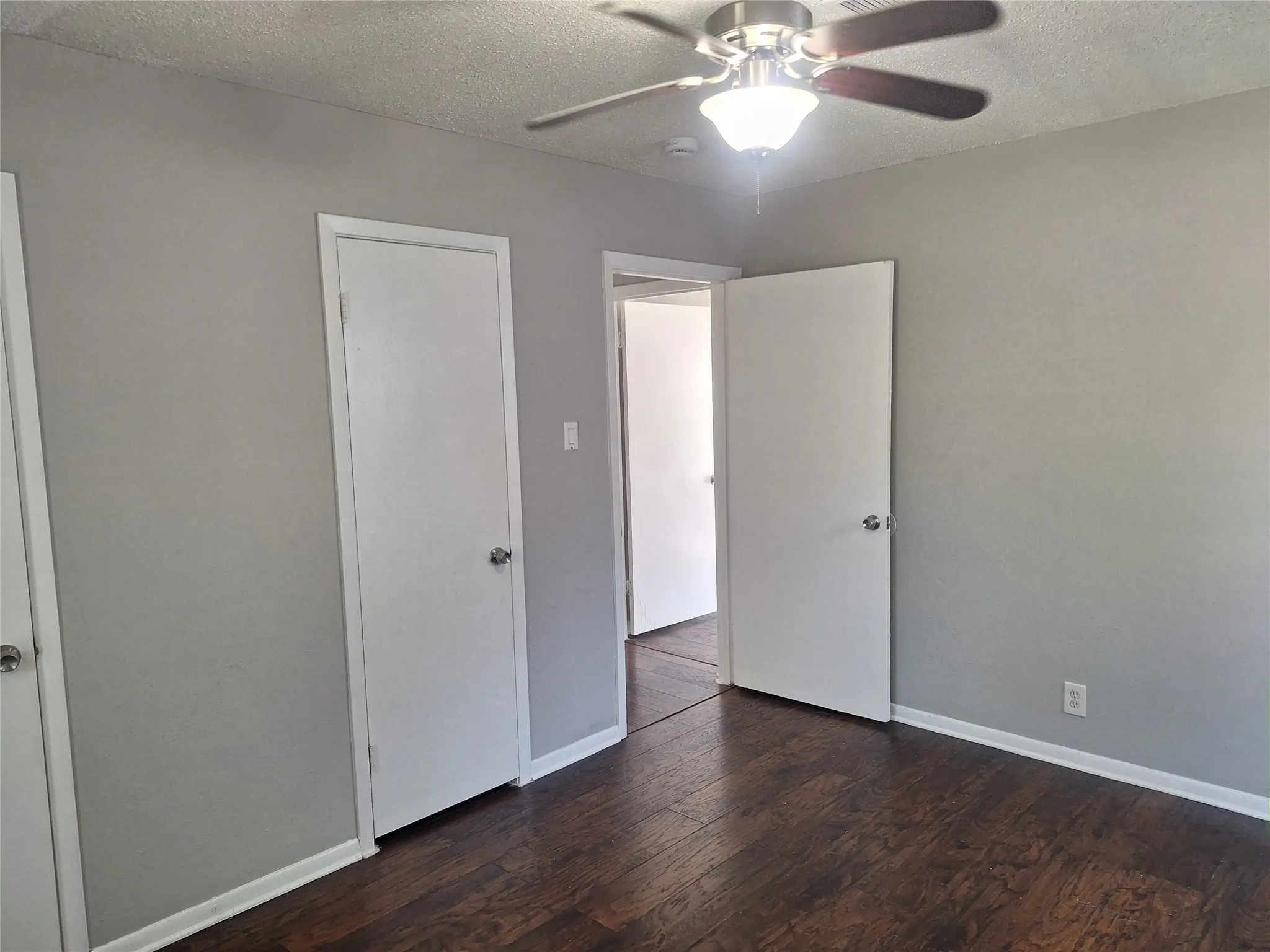 Single Family Residence For Rent in Tarrant County , 1225 Harrison Lane, Hurst, Texas 76053, 3 Bedroom, 1 Bathroom, Garage spaces, 1,334 Sqft, built in 1957, mls#21308750, Real Estate Agent in Hurst, Homes For Rent in Tarrant county, Homes For Rent in Hurst, Realtor in Hurst Texas, Real Estate Brokerage Independent Realty Texas, Luminita Cordes Realtor