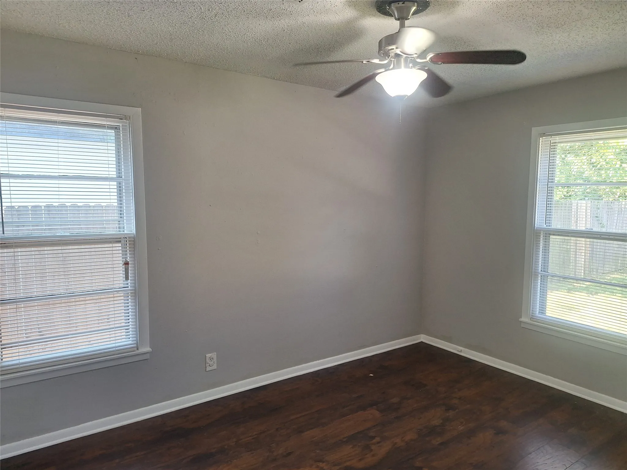 Single Family Residence For Rent in Tarrant County , 1225 Harrison Lane, Hurst, Texas 76053, 3 Bedroom, 1 Bathroom, Garage spaces, 1,334 Sqft, built in 1957, mls#21308750, Real Estate Agent in Hurst, Homes For Rent in Tarrant county, Homes For Rent in Hurst, Realtor in Hurst Texas, Real Estate Brokerage Independent Realty Texas, Luminita Cordes Realtor
