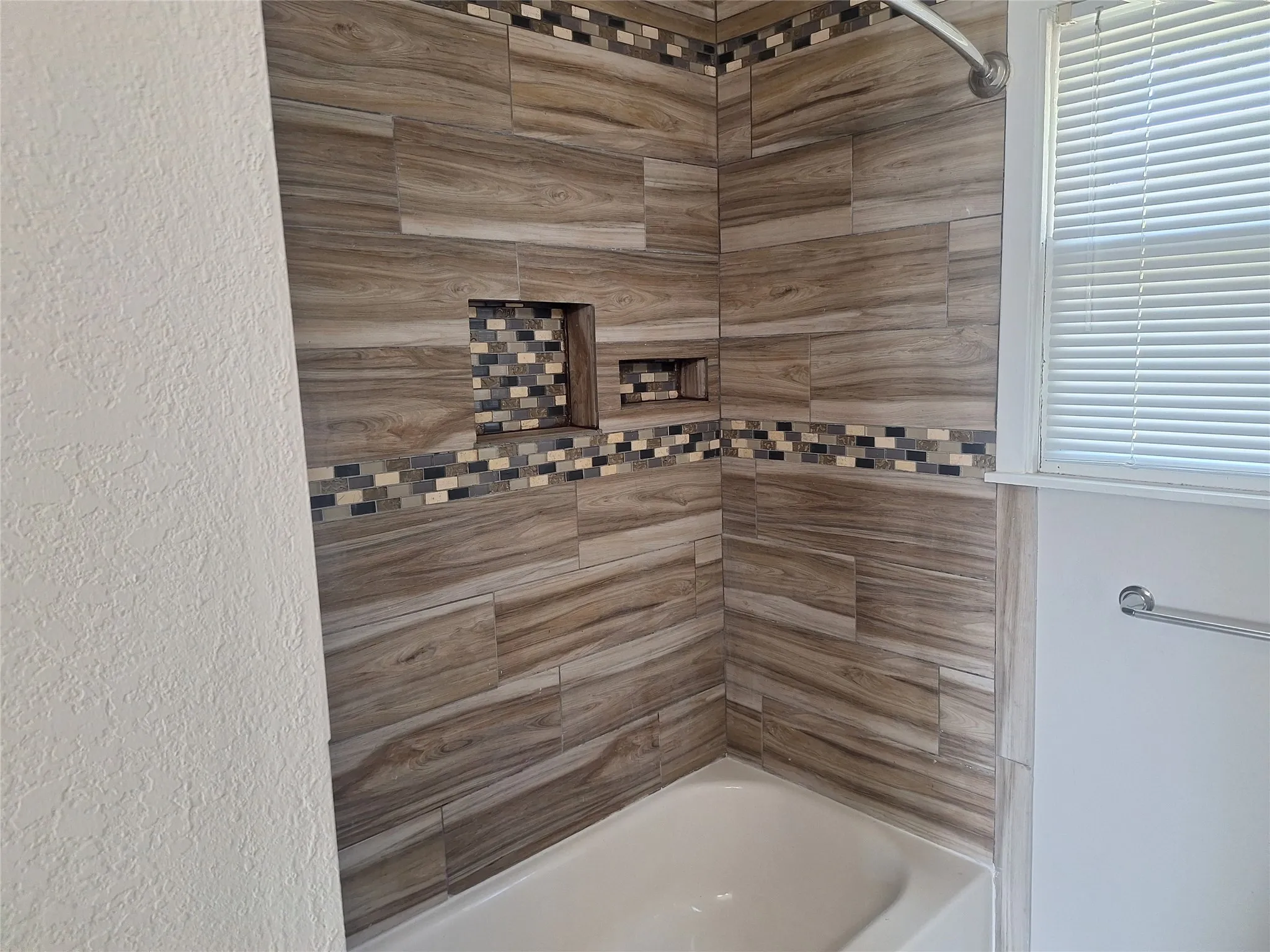 Single Family Residence For Rent in Tarrant County , 1225 Harrison Lane, Hurst, Texas 76053, 3 Bedroom, 1 Bathroom, Garage spaces, 1,334 Sqft, built in 1957, mls#21308750, Real Estate Agent in Hurst, Homes For Rent in Tarrant county, Homes For Rent in Hurst, Realtor in Hurst Texas, Real Estate Brokerage Independent Realty Texas, Luminita Cordes Realtor
