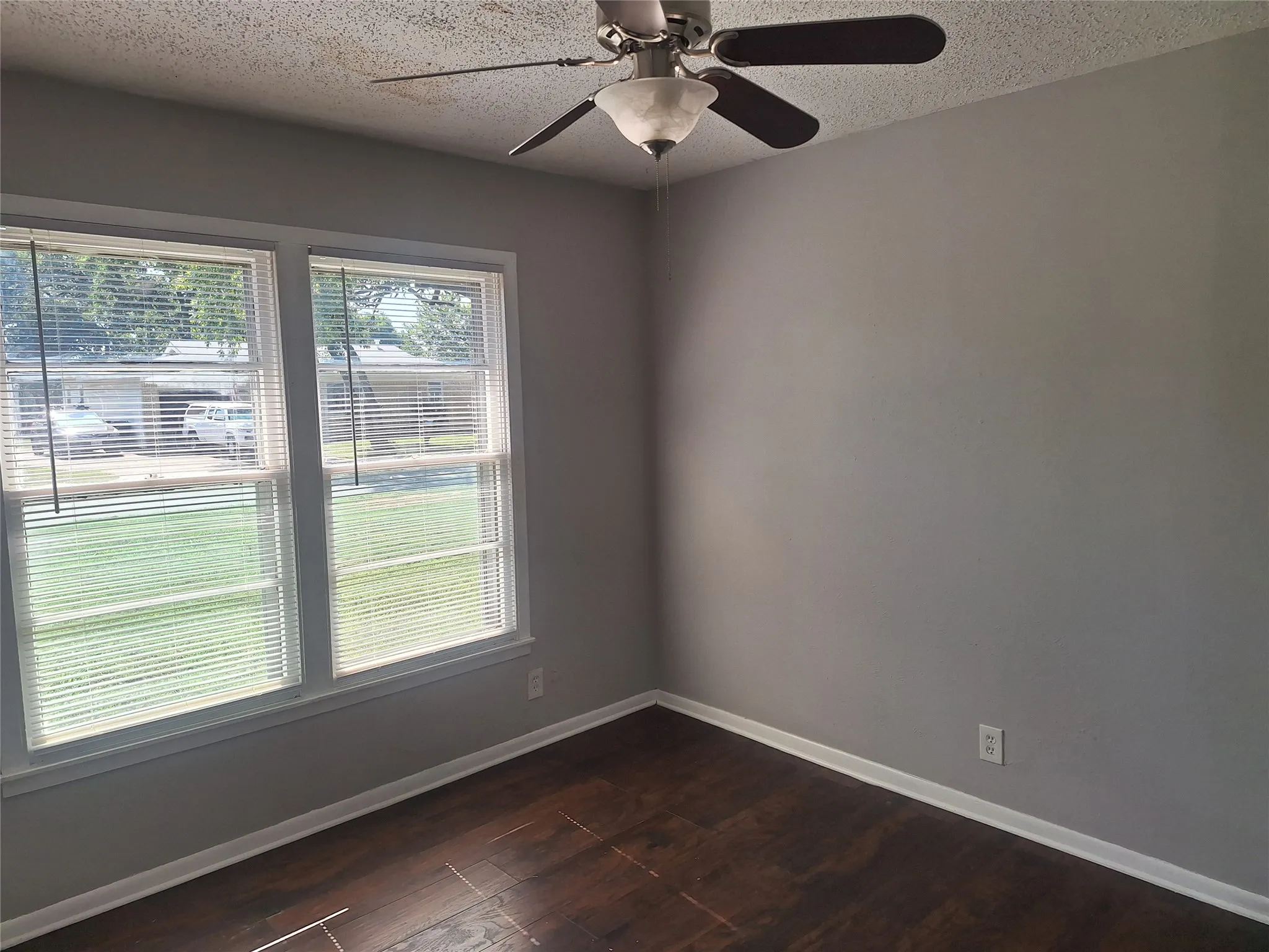 Single Family Residence For Rent in Tarrant County , 1225 Harrison Lane, Hurst, Texas 76053, 3 Bedroom, 1 Bathroom, Garage spaces, 1,334 Sqft, built in 1957, mls#21308750, Real Estate Agent in Hurst, Homes For Rent in Tarrant county, Homes For Rent in Hurst, Realtor in Hurst Texas, Real Estate Brokerage Independent Realty Texas, Luminita Cordes Realtor
