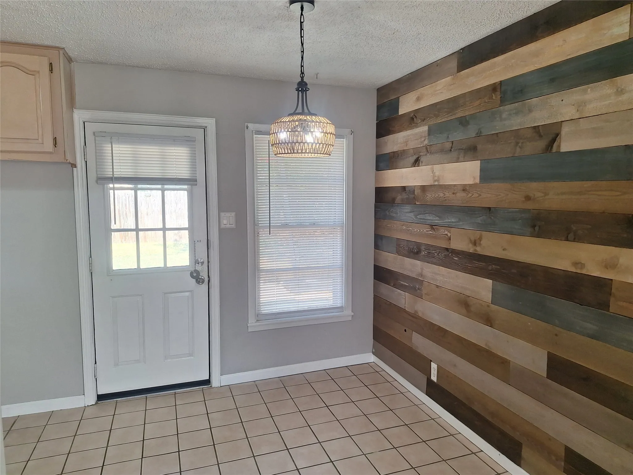 Single Family Residence For Rent in Tarrant County , 1225 Harrison Lane, Hurst, Texas 76053, 3 Bedroom, 1 Bathroom, Garage spaces, 1,334 Sqft, built in 1957, mls#21308750, Real Estate Agent in Hurst, Homes For Rent in Tarrant county, Homes For Rent in Hurst, Realtor in Hurst Texas, Real Estate Brokerage Independent Realty Texas, Luminita Cordes Realtor