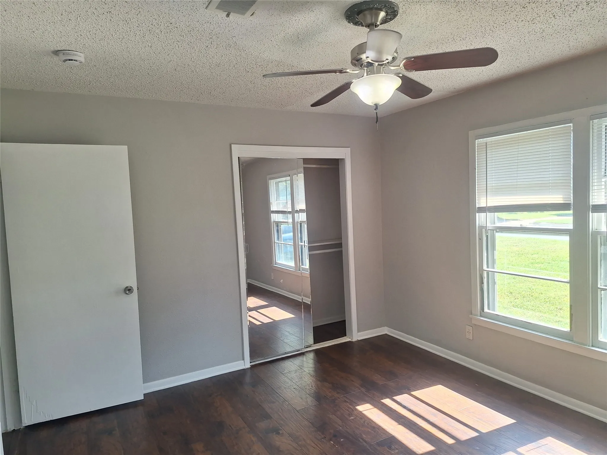 Single Family Residence For Rent in Tarrant County , 1225 Harrison Lane, Hurst, Texas 76053, 3 Bedroom, 1 Bathroom, Garage spaces, 1,334 Sqft, built in 1957, mls#21308750, Real Estate Agent in Hurst, Homes For Rent in Tarrant county, Homes For Rent in Hurst, Realtor in Hurst Texas, Real Estate Brokerage Independent Realty Texas, Luminita Cordes Realtor