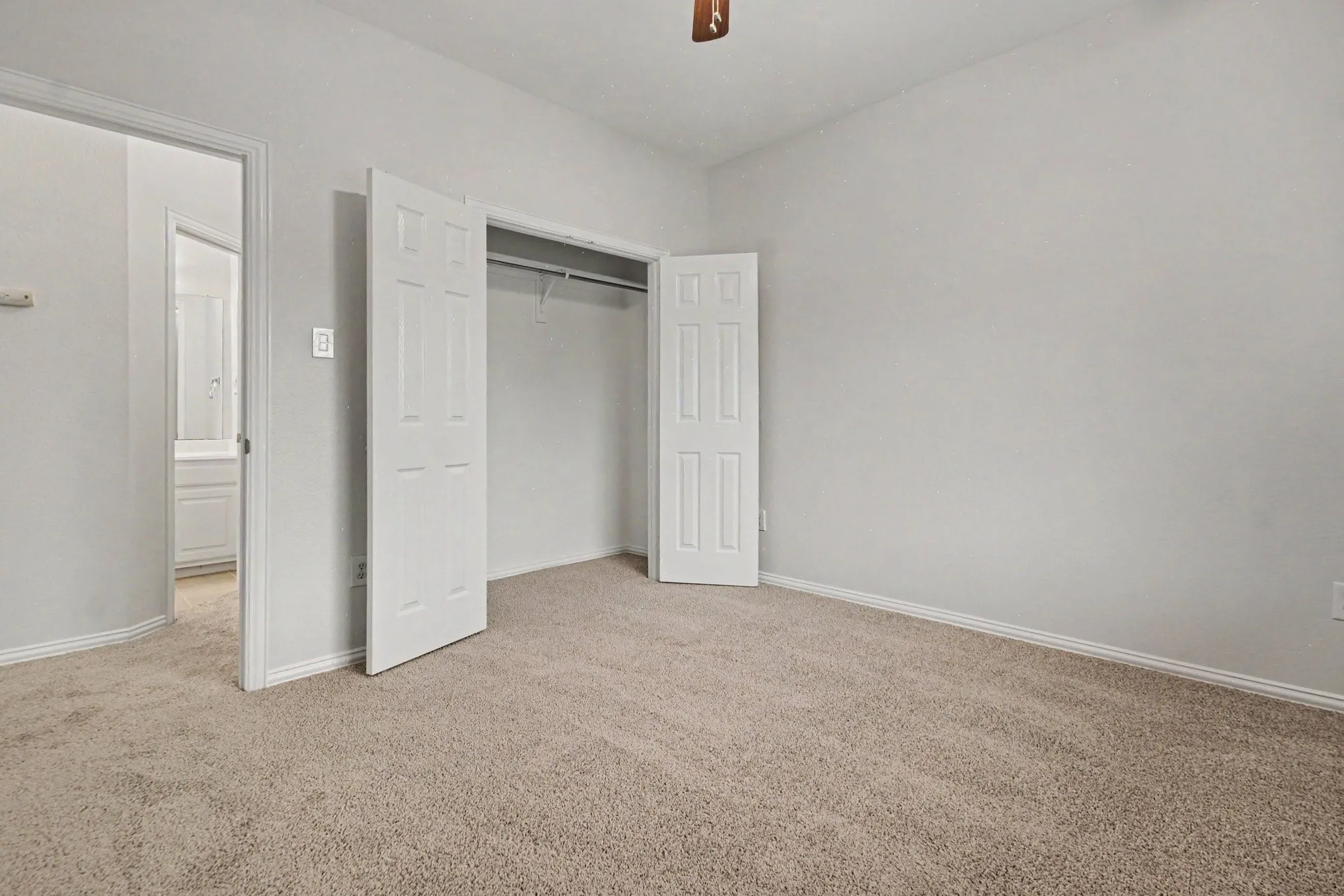 Single Family Residence For Sale in Denton County , 4111 Creek Hill Lane, Corinth, Texas 76208, 4 Bedroom, 3 Bathroom, 2 Garage spaces, 3,054 Sqft, built in 2003, mls#21311560, Real Estate Agent in Corinth, Homes For Sale in Denton county, Homes For Sale in Corinth, Realtor in Corinth Texas, Real Estate Brokerage Independent Realty Texas, Luminita Cordes Realtor