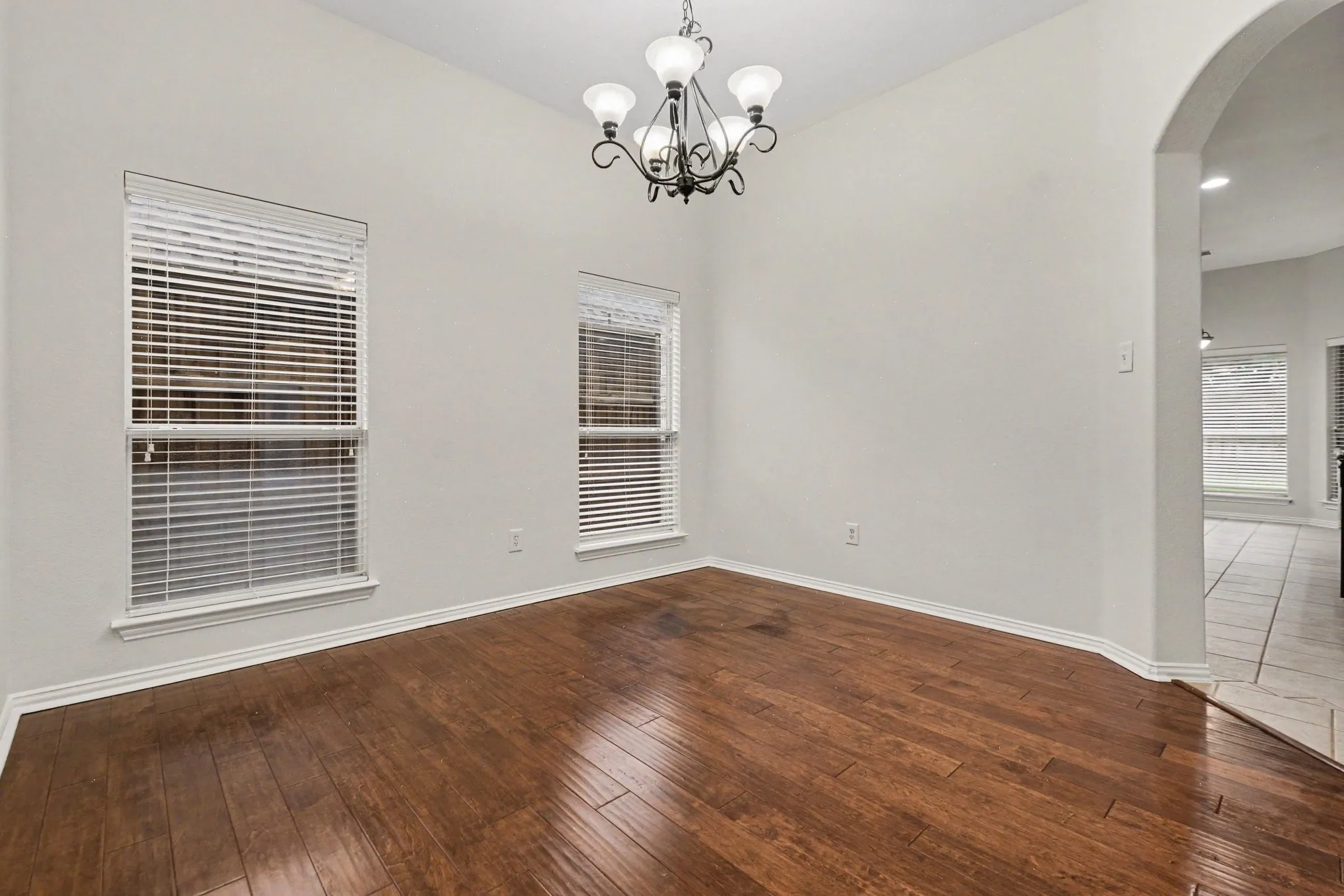 Single Family Residence For Sale in Denton County , 4111 Creek Hill Lane, Corinth, Texas 76208, 4 Bedroom, 3 Bathroom, 2 Garage spaces, 3,054 Sqft, built in 2003, mls#21311560, Real Estate Agent in Corinth, Homes For Sale in Denton county, Homes For Sale in Corinth, Realtor in Corinth Texas, Real Estate Brokerage Independent Realty Texas, Luminita Cordes Realtor