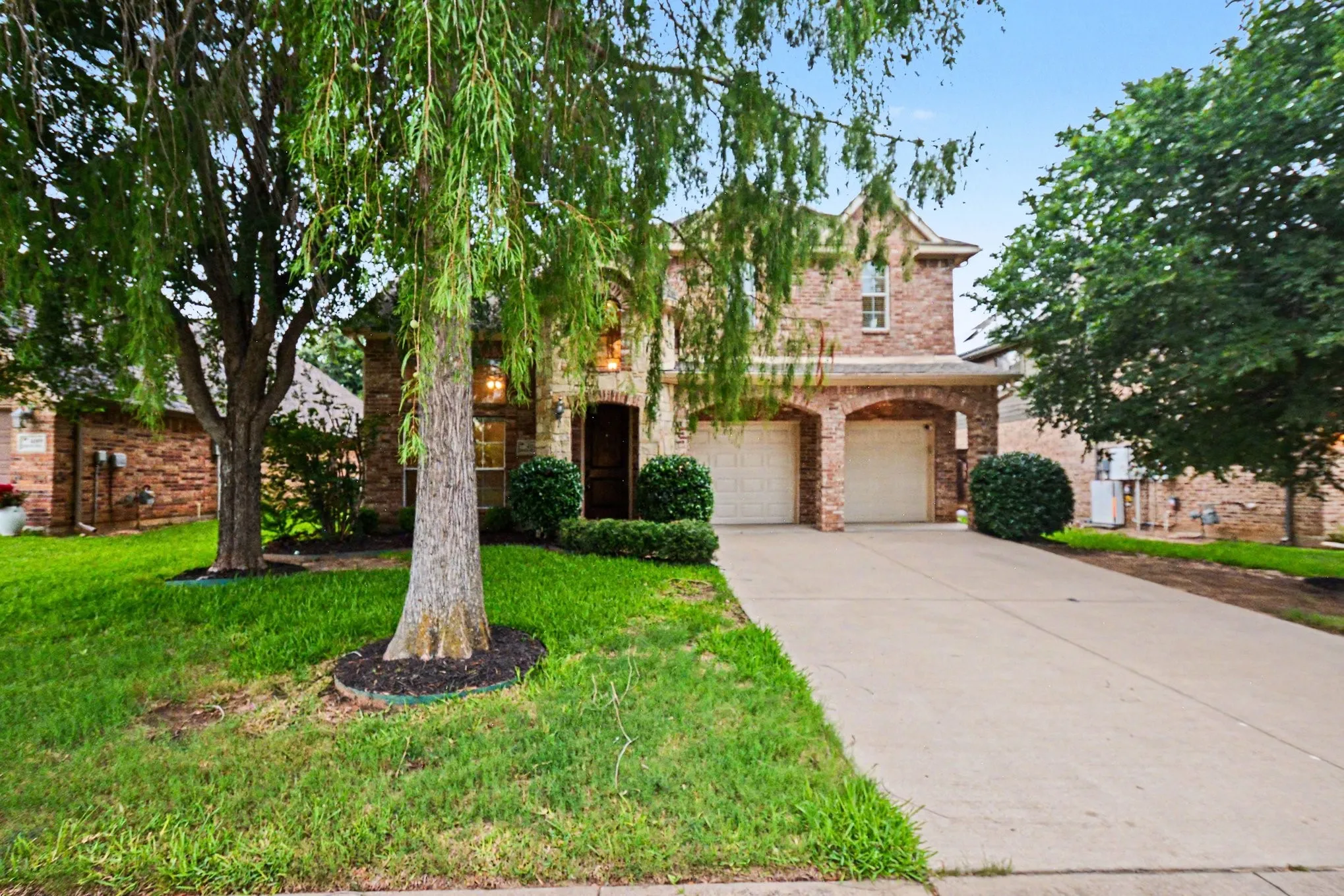 Single Family Residence For Sale in Denton County , 4111 Creek Hill Lane, Corinth, Texas 76208, 4 Bedroom, 3 Bathroom, 2 Garage spaces, 3,054 Sqft, built in 2003, mls#21311560, Real Estate Agent in Corinth, Homes For Sale in Denton county, Homes For Sale in Corinth, Realtor in Corinth Texas, Real Estate Brokerage Independent Realty Texas, Luminita Cordes Realtor