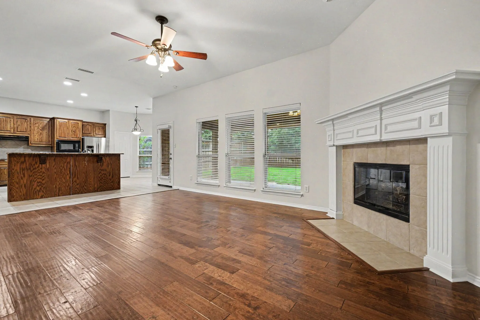 Single Family Residence For Sale in Denton County , 4111 Creek Hill Lane, Corinth, Texas 76208, 4 Bedroom, 3 Bathroom, 2 Garage spaces, 3,054 Sqft, built in 2003, mls#21311560, Real Estate Agent in Corinth, Homes For Sale in Denton county, Homes For Sale in Corinth, Realtor in Corinth Texas, Real Estate Brokerage Independent Realty Texas, Luminita Cordes Realtor
