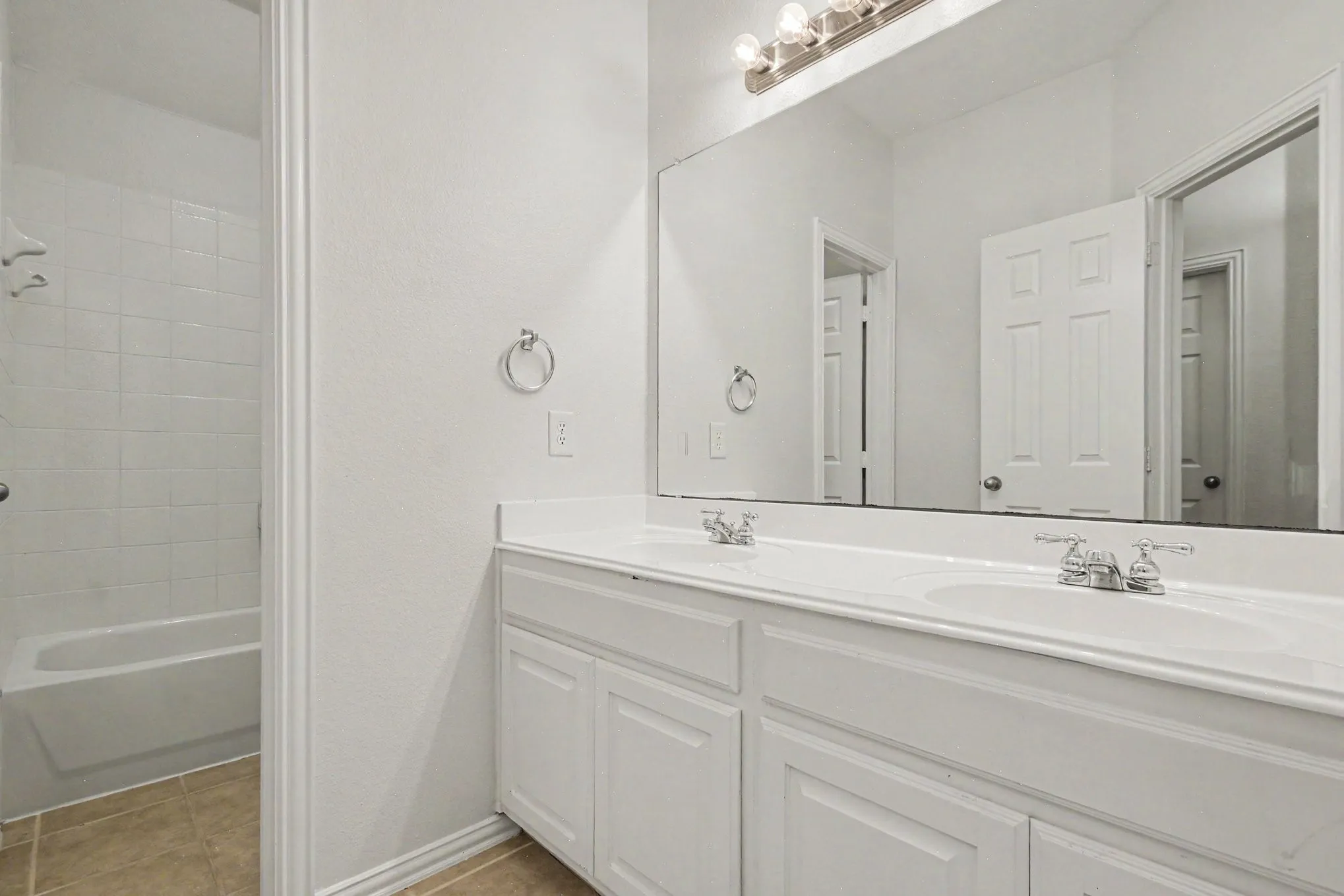 Single Family Residence For Sale in Denton County , 4111 Creek Hill Lane, Corinth, Texas 76208, 4 Bedroom, 3 Bathroom, 2 Garage spaces, 3,054 Sqft, built in 2003, mls#21311560, Real Estate Agent in Corinth, Homes For Sale in Denton county, Homes For Sale in Corinth, Realtor in Corinth Texas, Real Estate Brokerage Independent Realty Texas, Luminita Cordes Realtor