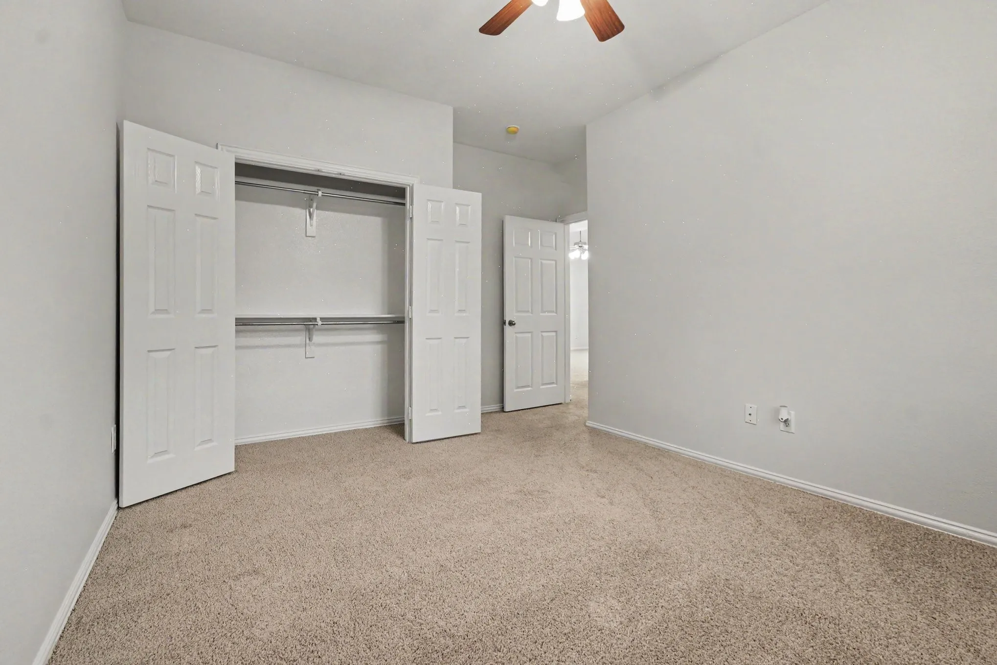 Single Family Residence For Sale in Denton County , 4111 Creek Hill Lane, Corinth, Texas 76208, 4 Bedroom, 3 Bathroom, 2 Garage spaces, 3,054 Sqft, built in 2003, mls#21311560, Real Estate Agent in Corinth, Homes For Sale in Denton county, Homes For Sale in Corinth, Realtor in Corinth Texas, Real Estate Brokerage Independent Realty Texas, Luminita Cordes Realtor
