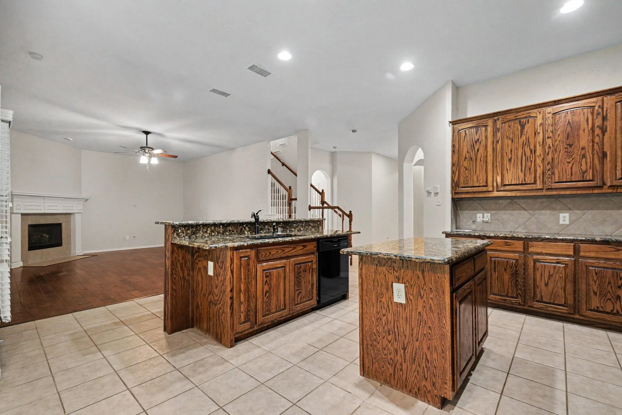 Single Family Residence For Sale in Denton County , 4111 Creek Hill Lane, Corinth, Texas 76208, 4 Bedroom, 3 Bathroom, 2 Garage spaces, 3,054 Sqft, built in 2003, mls#21311560, Real Estate Agent in Corinth, Homes For Sale in Denton county, Homes For Sale in Corinth, Realtor in Corinth Texas, Real Estate Brokerage Independent Realty Texas, Luminita Cordes Realtor