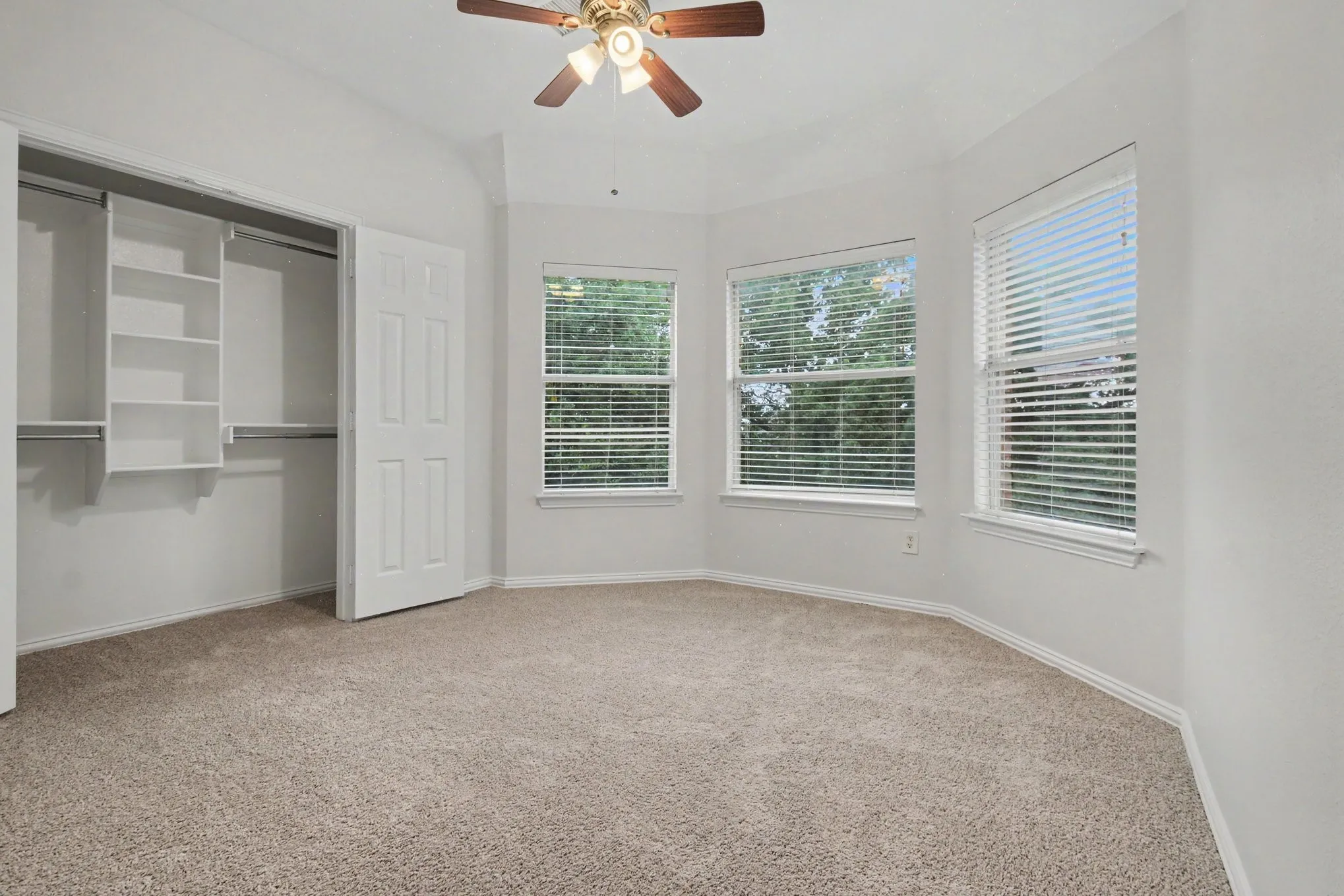 Single Family Residence For Sale in Denton County , 4111 Creek Hill Lane, Corinth, Texas 76208, 4 Bedroom, 3 Bathroom, 2 Garage spaces, 3,054 Sqft, built in 2003, mls#21311560, Real Estate Agent in Corinth, Homes For Sale in Denton county, Homes For Sale in Corinth, Realtor in Corinth Texas, Real Estate Brokerage Independent Realty Texas, Luminita Cordes Realtor