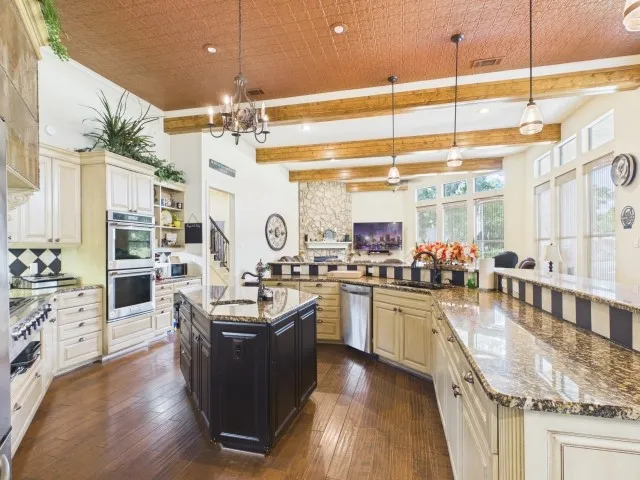 Single Family Residence For Sale in Henderson County , 299 Saint Andrews Drive, Mabank, Texas 75156, 4 Bedroom, 6 Bathroom, 4 Garage spaces, 5,991 Sqft, built in 2007, mls#21311722, Real Estate Agent in Mabank, Homes For Sale in Henderson county, Homes For Sale in Mabank, Realtor in Mabank Texas, Real Estate Brokerage Independent Realty Texas, Luminita Cordes Realtor