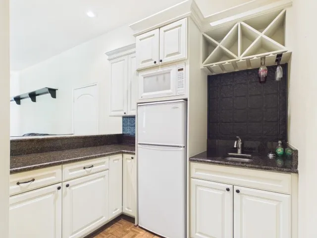 Single Family Residence For Sale in Henderson County , 299 Saint Andrews Drive, Mabank, Texas 75156, 4 Bedroom, 6 Bathroom, 4 Garage spaces, 5,991 Sqft, built in 2007, mls#21311722, Real Estate Agent in Mabank, Homes For Sale in Henderson county, Homes For Sale in Mabank, Realtor in Mabank Texas, Real Estate Brokerage Independent Realty Texas, Luminita Cordes Realtor
