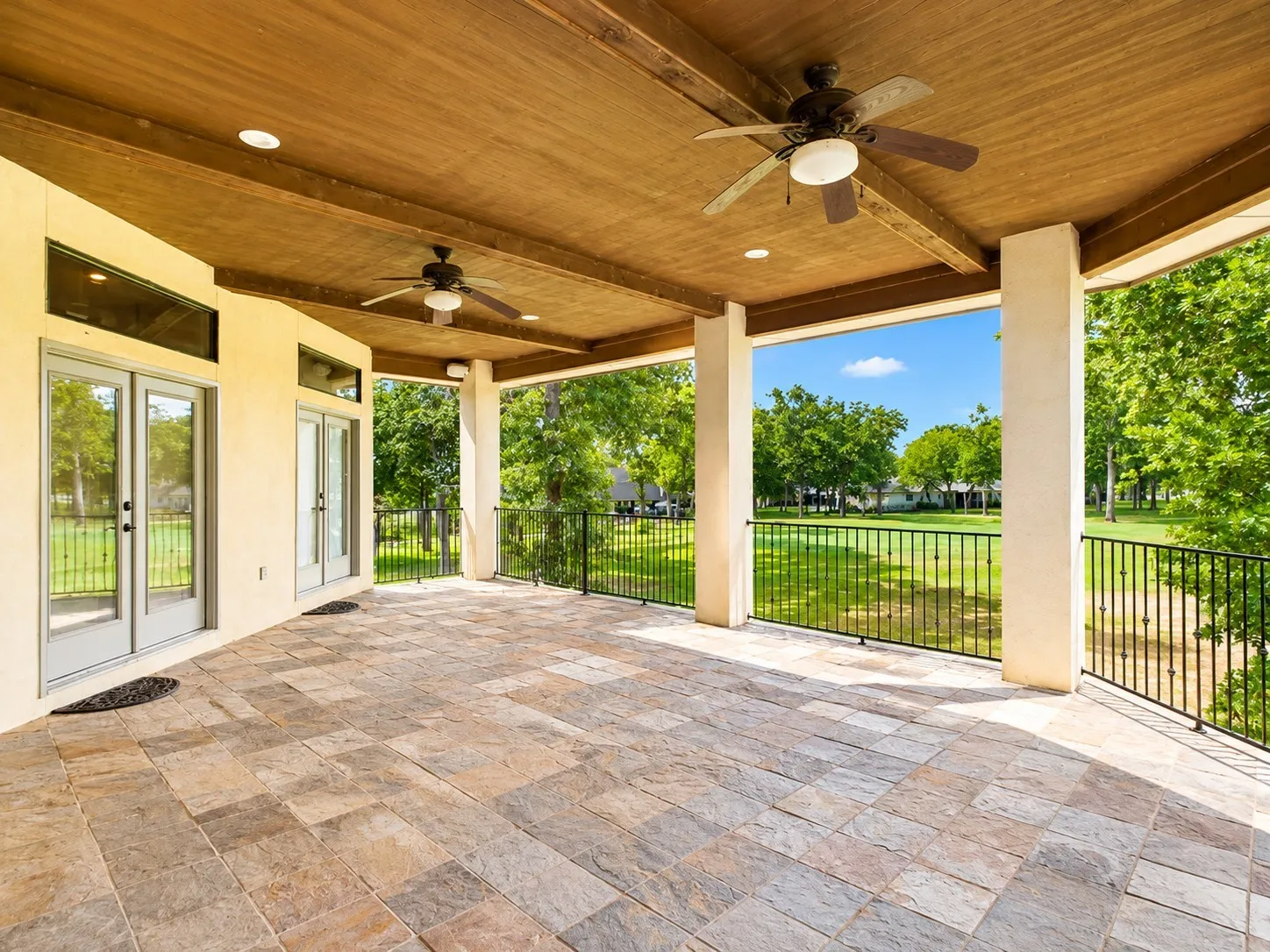 Single Family Residence For Sale in Henderson County , 299 Saint Andrews Drive, Mabank, Texas 75156, 4 Bedroom, 6 Bathroom, 4 Garage spaces, 5,991 Sqft, built in 2007, mls#21311722, Real Estate Agent in Mabank, Homes For Sale in Henderson county, Homes For Sale in Mabank, Realtor in Mabank Texas, Real Estate Brokerage Independent Realty Texas, Luminita Cordes Realtor