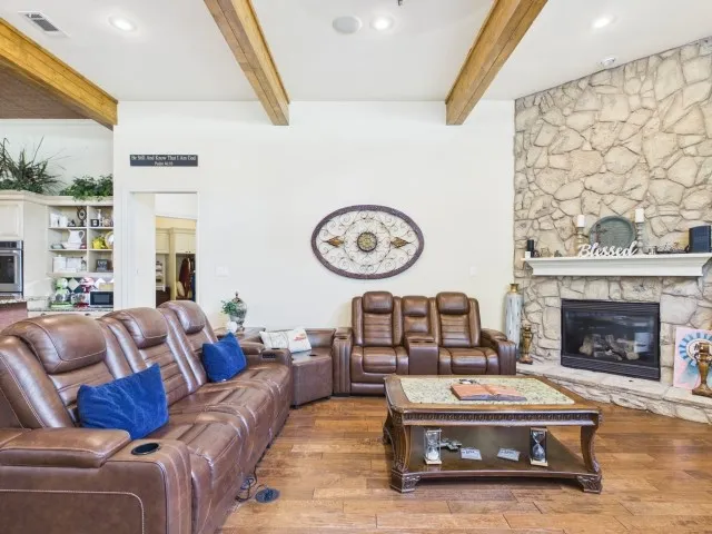 Single Family Residence For Sale in Henderson County , 299 Saint Andrews Drive, Mabank, Texas 75156, 4 Bedroom, 6 Bathroom, 4 Garage spaces, 5,991 Sqft, built in 2007, mls#21311722, Real Estate Agent in Mabank, Homes For Sale in Henderson county, Homes For Sale in Mabank, Realtor in Mabank Texas, Real Estate Brokerage Independent Realty Texas, Luminita Cordes Realtor