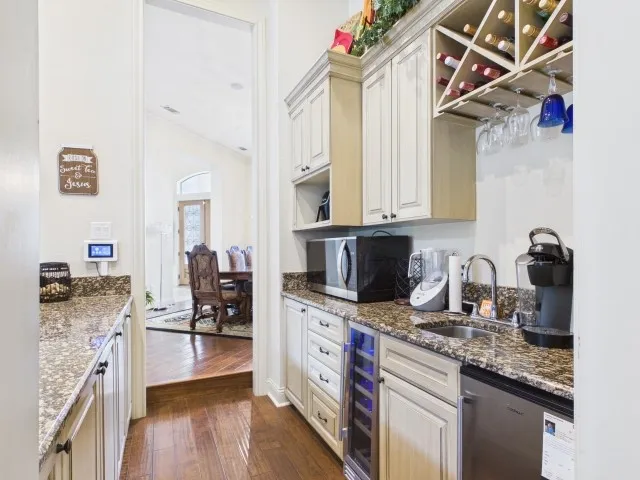 Single Family Residence For Sale in Henderson County , 299 Saint Andrews Drive, Mabank, Texas 75156, 4 Bedroom, 6 Bathroom, 4 Garage spaces, 5,991 Sqft, built in 2007, mls#21311722, Real Estate Agent in Mabank, Homes For Sale in Henderson county, Homes For Sale in Mabank, Realtor in Mabank Texas, Real Estate Brokerage Independent Realty Texas, Luminita Cordes Realtor