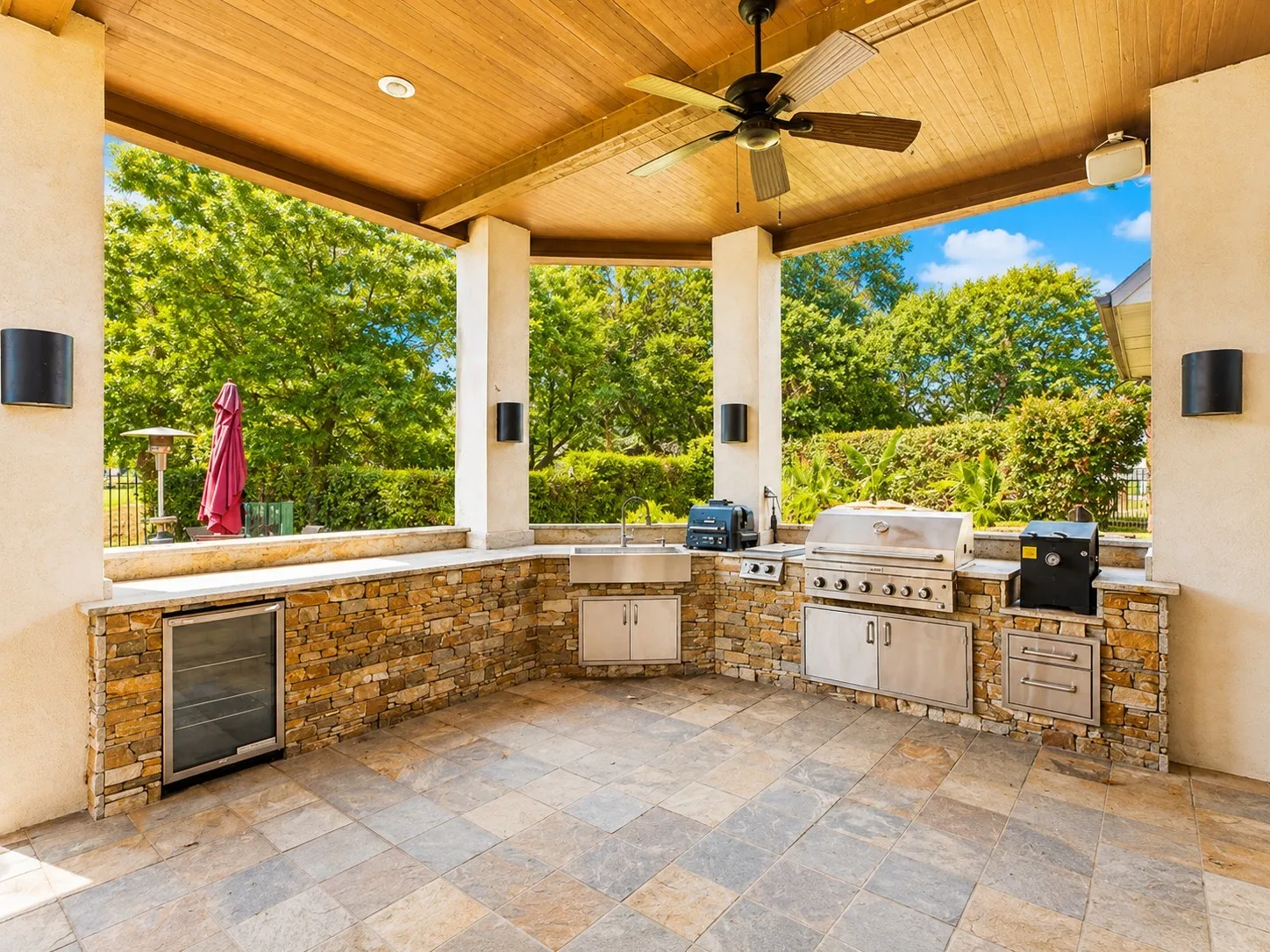 Single Family Residence For Sale in Henderson County , 299 Saint Andrews Drive, Mabank, Texas 75156, 4 Bedroom, 6 Bathroom, 4 Garage spaces, 5,991 Sqft, built in 2007, mls#21311722, Real Estate Agent in Mabank, Homes For Sale in Henderson county, Homes For Sale in Mabank, Realtor in Mabank Texas, Real Estate Brokerage Independent Realty Texas, Luminita Cordes Realtor