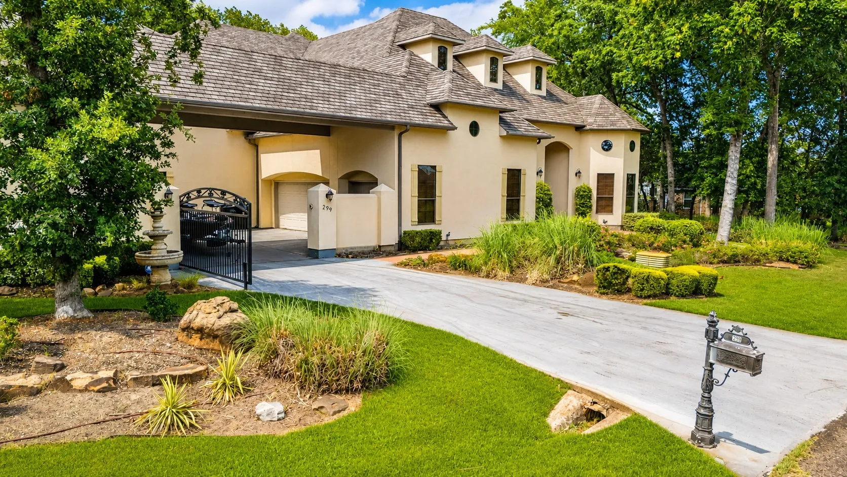 Single Family Residence For Sale in Henderson County , 299 Saint Andrews Drive, Mabank, Texas 75156, 4 Bedroom, 6 Bathroom, 4 Garage spaces, 5,991 Sqft, built in 2007, mls#21311722, Real Estate Agent in Mabank, Homes For Sale in Henderson county, Homes For Sale in Mabank, Realtor in Mabank Texas, Real Estate Brokerage Independent Realty Texas, Luminita Cordes Realtor