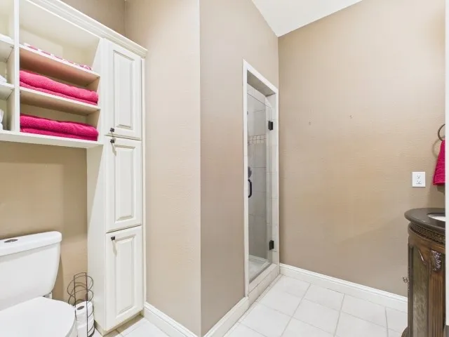 Single Family Residence For Sale in Henderson County , 299 Saint Andrews Drive, Mabank, Texas 75156, 4 Bedroom, 6 Bathroom, 4 Garage spaces, 5,991 Sqft, built in 2007, mls#21311722, Real Estate Agent in Mabank, Homes For Sale in Henderson county, Homes For Sale in Mabank, Realtor in Mabank Texas, Real Estate Brokerage Independent Realty Texas, Luminita Cordes Realtor