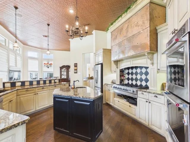 Single Family Residence For Sale in Henderson County , 299 Saint Andrews Drive, Mabank, Texas 75156, 4 Bedroom, 6 Bathroom, 4 Garage spaces, 5,991 Sqft, built in 2007, mls#21311722, Real Estate Agent in Mabank, Homes For Sale in Henderson county, Homes For Sale in Mabank, Realtor in Mabank Texas, Real Estate Brokerage Independent Realty Texas, Luminita Cordes Realtor