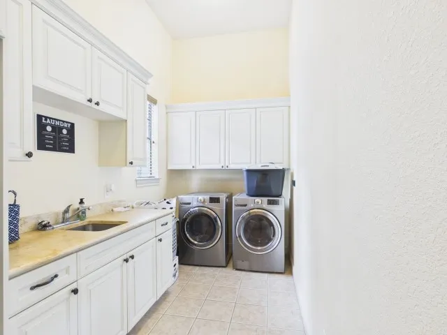 Single Family Residence For Sale in Henderson County , 299 Saint Andrews Drive, Mabank, Texas 75156, 4 Bedroom, 6 Bathroom, 4 Garage spaces, 5,991 Sqft, built in 2007, mls#21311722, Real Estate Agent in Mabank, Homes For Sale in Henderson county, Homes For Sale in Mabank, Realtor in Mabank Texas, Real Estate Brokerage Independent Realty Texas, Luminita Cordes Realtor
