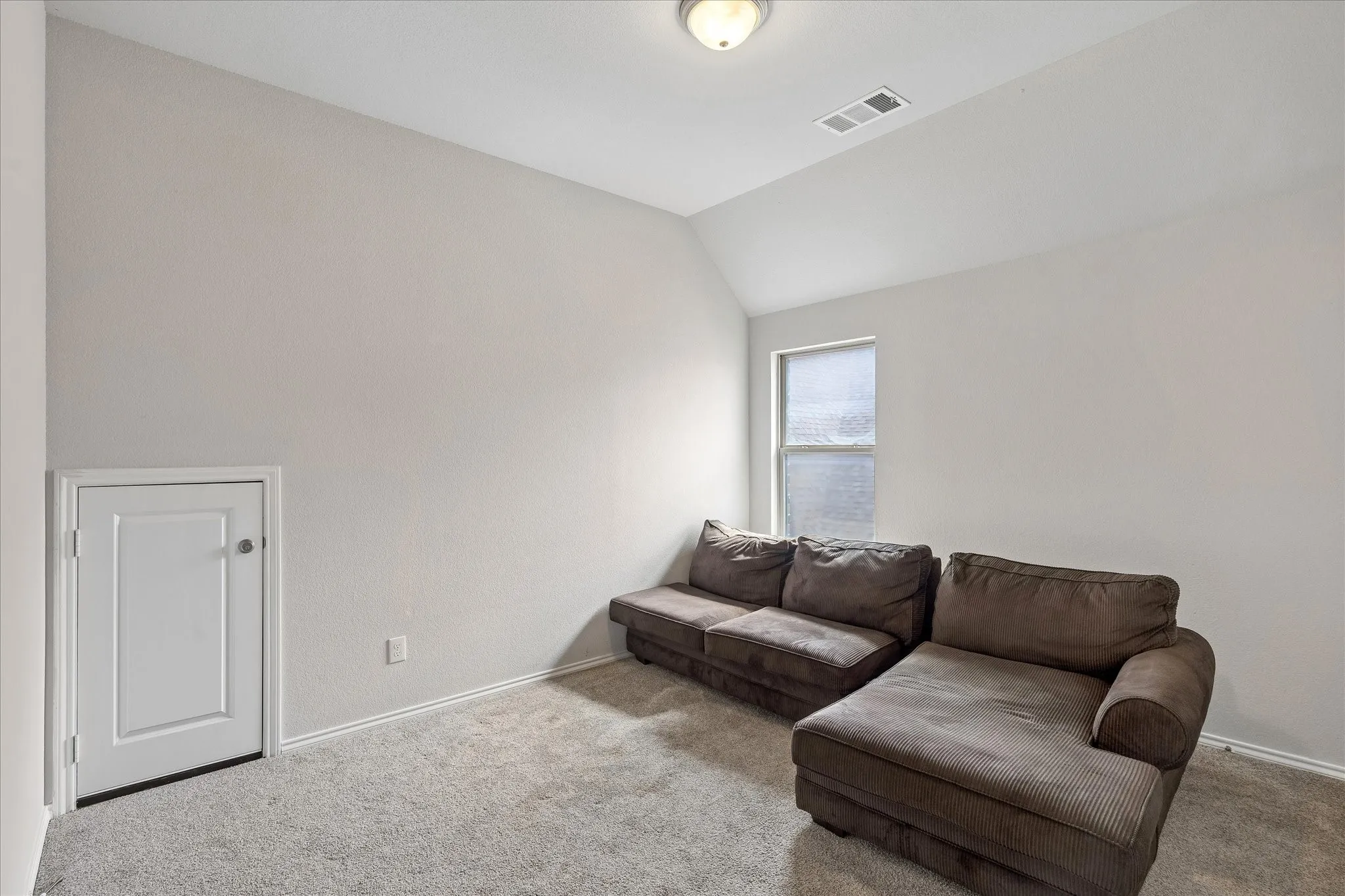 Single Family Residence For Sale in Denton County , 10817 Pedernales Falls Drive, Flower Mound, Texas 76226, 6 Bedroom, 4 Bathroom, 3 Garage spaces, 3,707 Sqft, built in 2015, mls#21310328, Real Estate Agent in Flower Mound, Homes For Sale in Denton county, Homes For Sale in Flower Mound, Realtor in Flower Mound Texas, Real Estate Brokerage Independent Realty Texas, Luminita Cordes Realtor