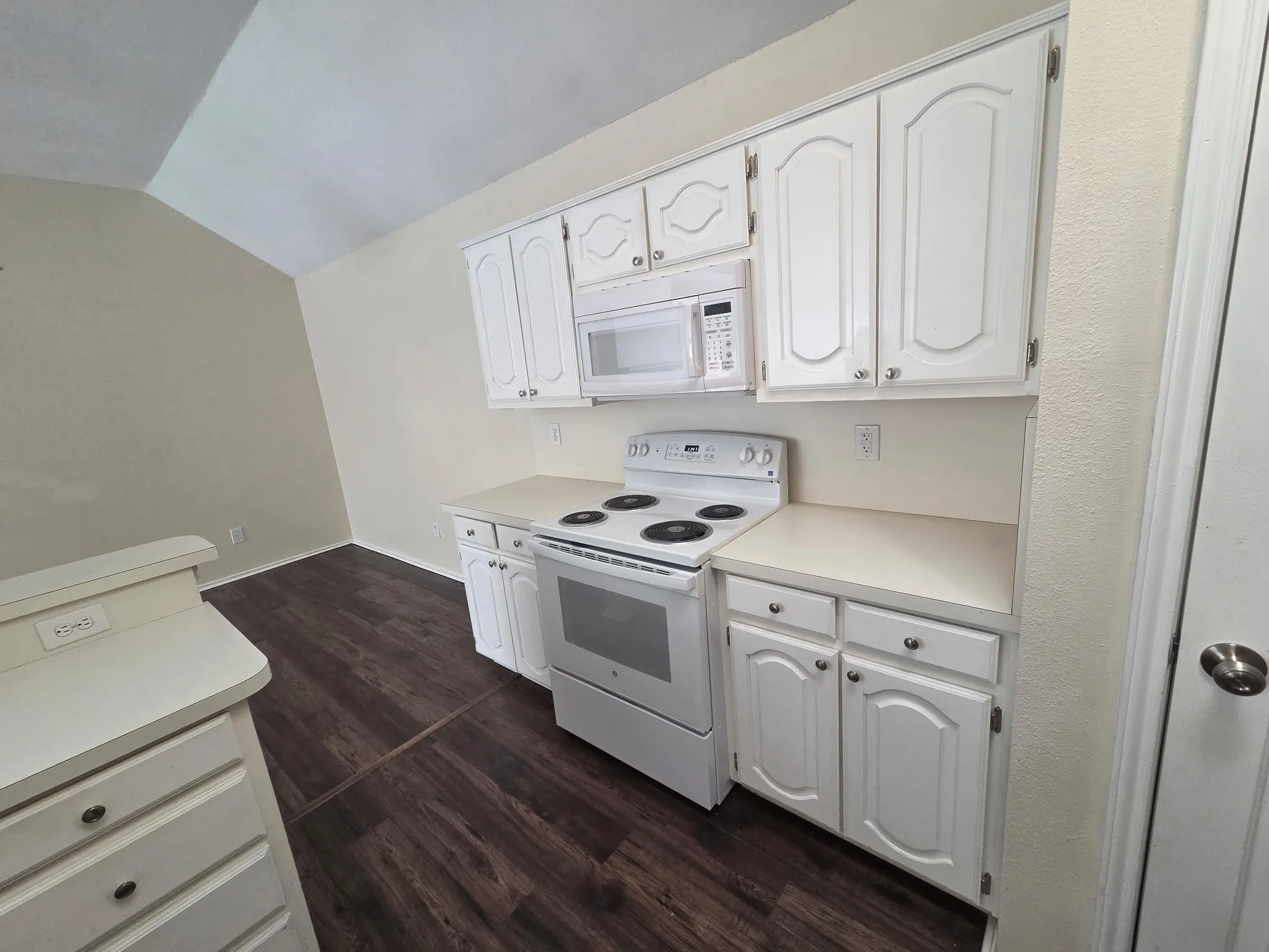 Single Family Residence For Sale in Dallas County , 2142 Glen Heights Drive, Garland, Texas 75044, 3 Bedroom, 2 Bathroom, 2 Garage spaces, 1,384 Sqft, built in 1991, mls#21311942, Real Estate Agent in Garland, Homes For Sale in Dallas county, Homes For Sale in Garland, Realtor in Garland Texas, Real Estate Brokerage Independent Realty Texas, Luminita Cordes Realtor