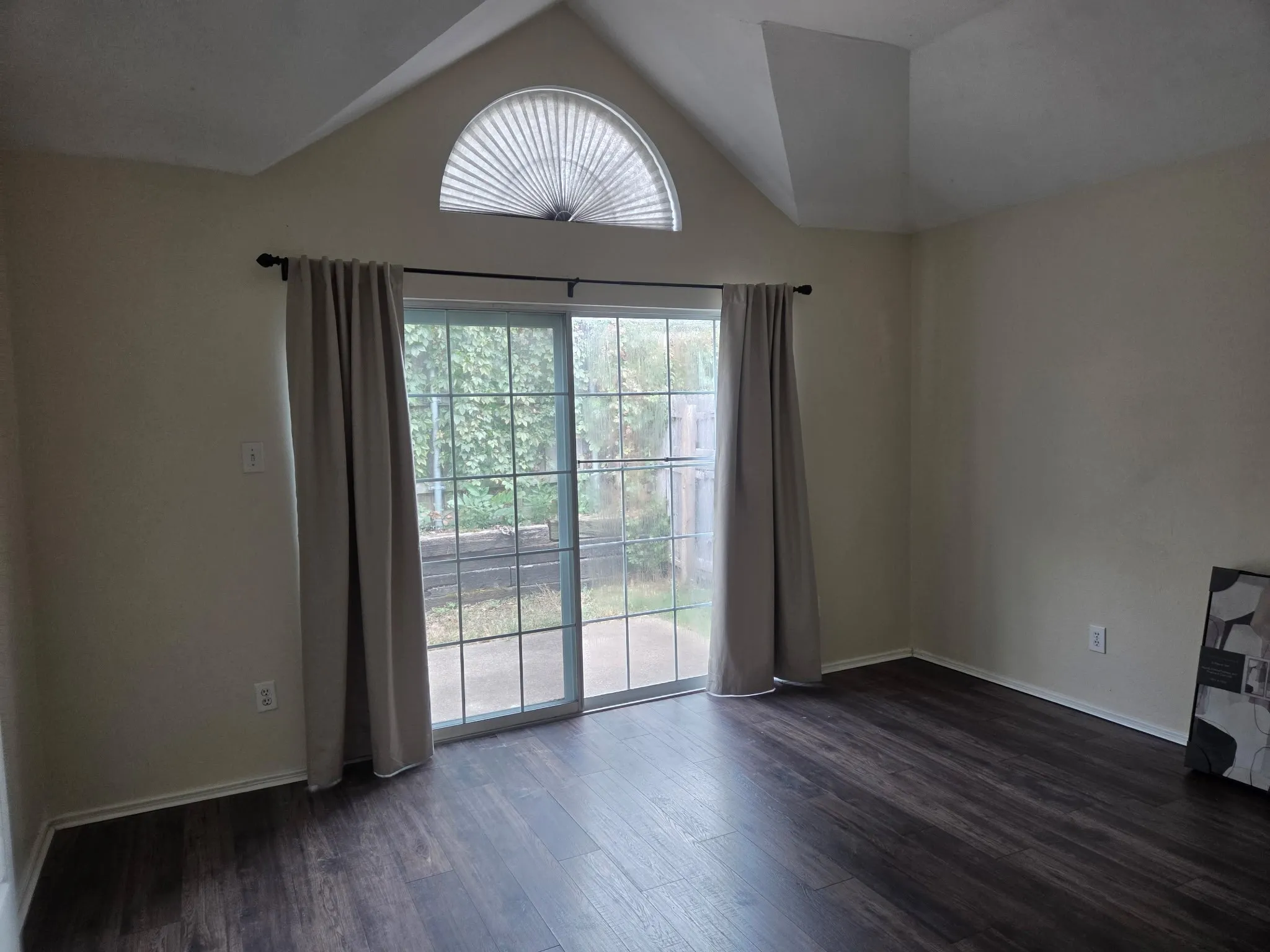 Single Family Residence For Sale in Dallas County , 2142 Glen Heights Drive, Garland, Texas 75044, 3 Bedroom, 2 Bathroom, 2 Garage spaces, 1,384 Sqft, built in 1991, mls#21311942, Real Estate Agent in Garland, Homes For Sale in Dallas county, Homes For Sale in Garland, Realtor in Garland Texas, Real Estate Brokerage Independent Realty Texas, Luminita Cordes Realtor