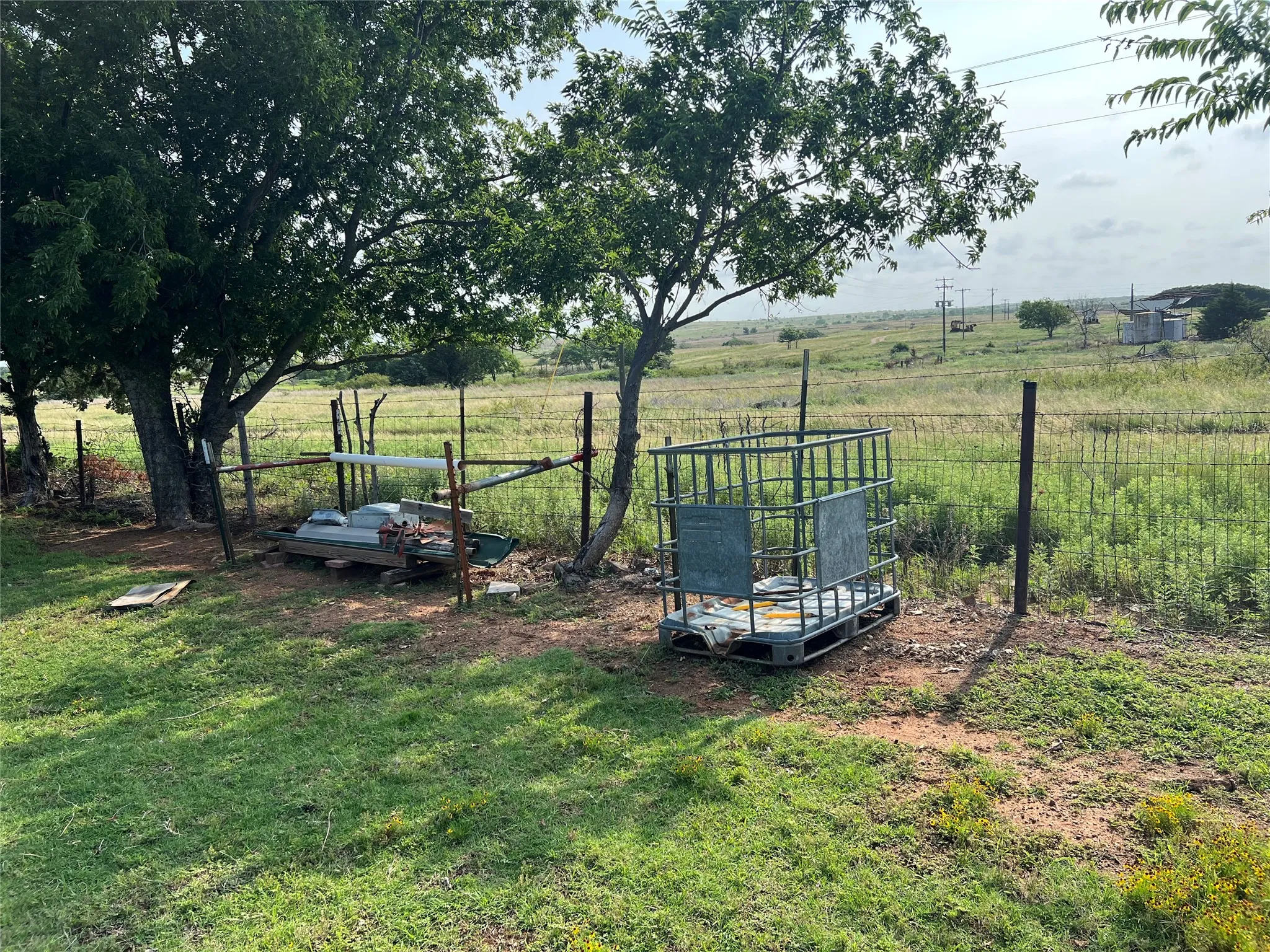 Single Family Residence For Sale in Montague County , 12165 Fm 103, Nocona, Texas 76255, 2 Bedroom, 2 Bathroom, Garage spaces, 825 Sqft, built in 0, mls#21311946, Real Estate Agent in Nocona, Homes For Sale in Montague county, Homes For Sale in Nocona, Realtor in Nocona Texas, Real Estate Brokerage Independent Realty Texas, Luminita Cordes Realtor