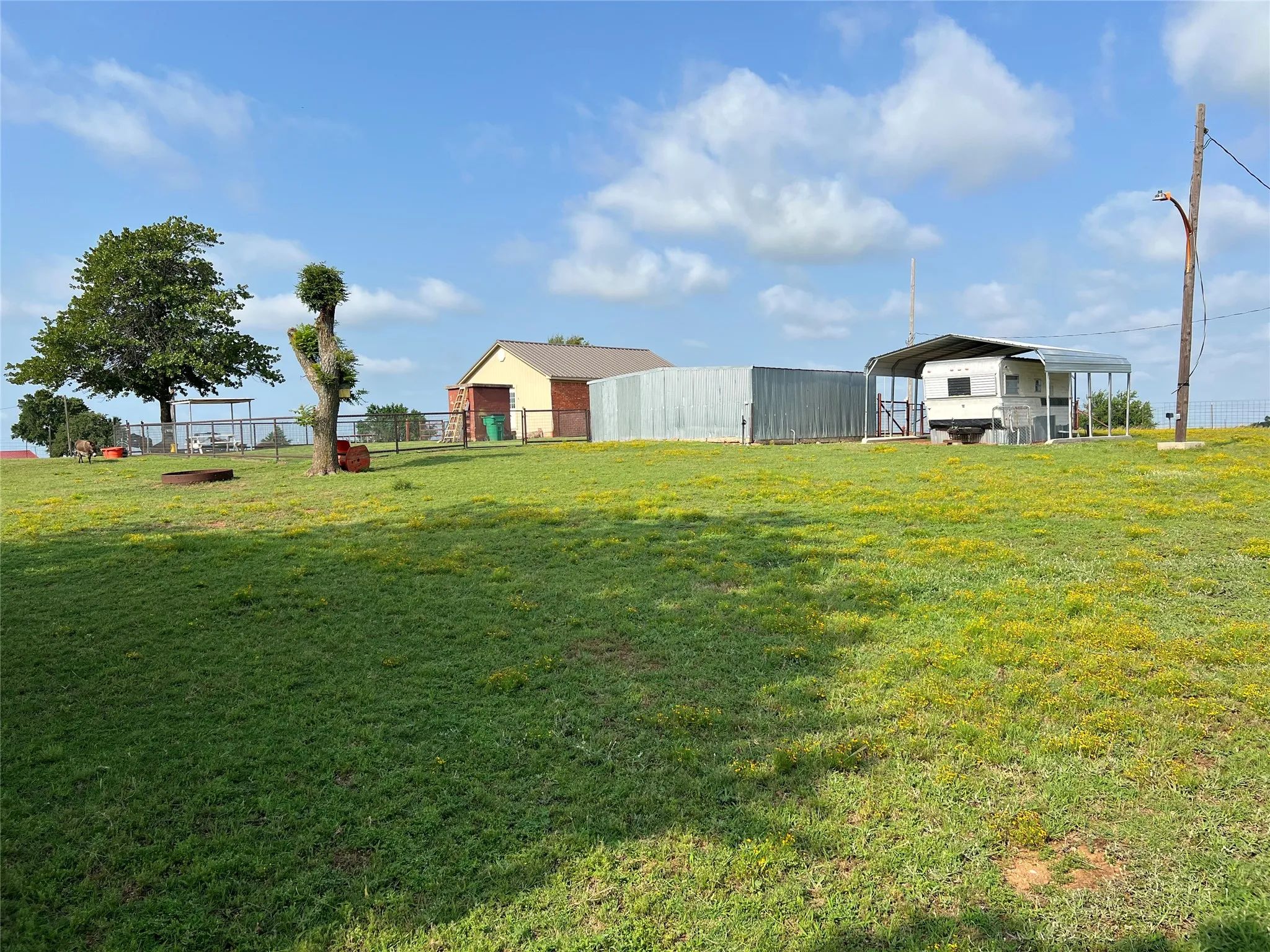 Single Family Residence For Sale in Montague County , 12165 Fm 103, Nocona, Texas 76255, 2 Bedroom, 2 Bathroom, Garage spaces, 825 Sqft, built in 0, mls#21311946, Real Estate Agent in Nocona, Homes For Sale in Montague county, Homes For Sale in Nocona, Realtor in Nocona Texas, Real Estate Brokerage Independent Realty Texas, Luminita Cordes Realtor