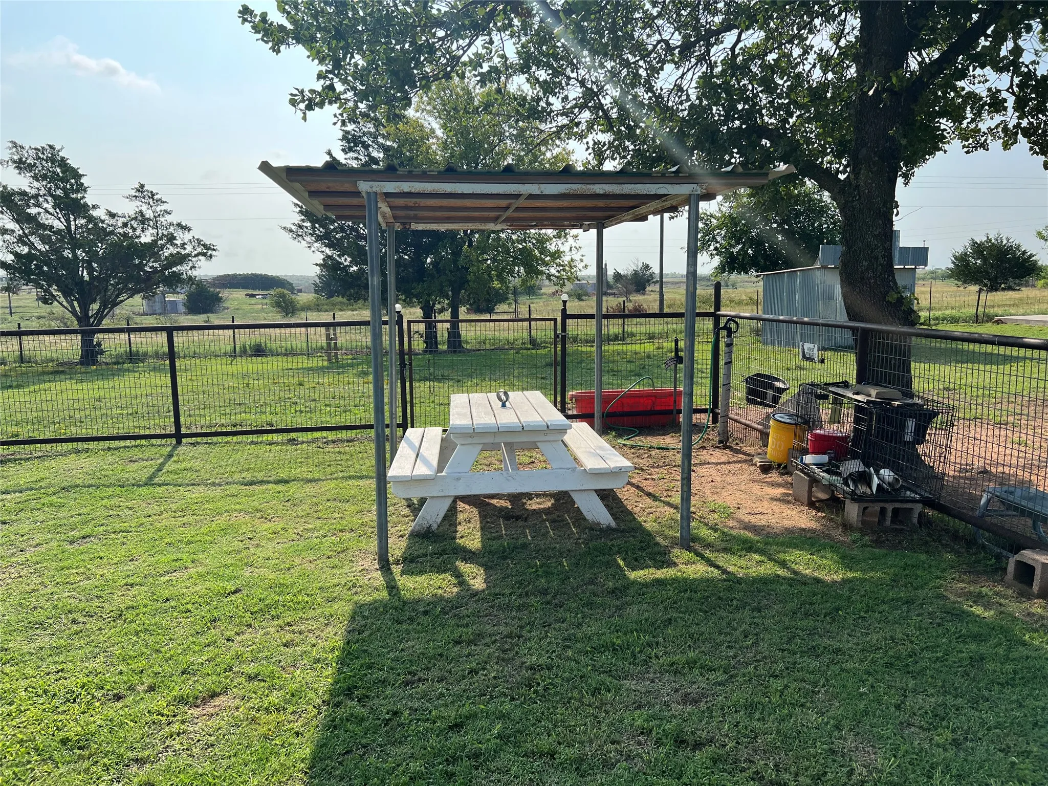Single Family Residence For Sale in Montague County , 12165 Fm 103, Nocona, Texas 76255, 2 Bedroom, 2 Bathroom, Garage spaces, 825 Sqft, built in 0, mls#21311946, Real Estate Agent in Nocona, Homes For Sale in Montague county, Homes For Sale in Nocona, Realtor in Nocona Texas, Real Estate Brokerage Independent Realty Texas, Luminita Cordes Realtor