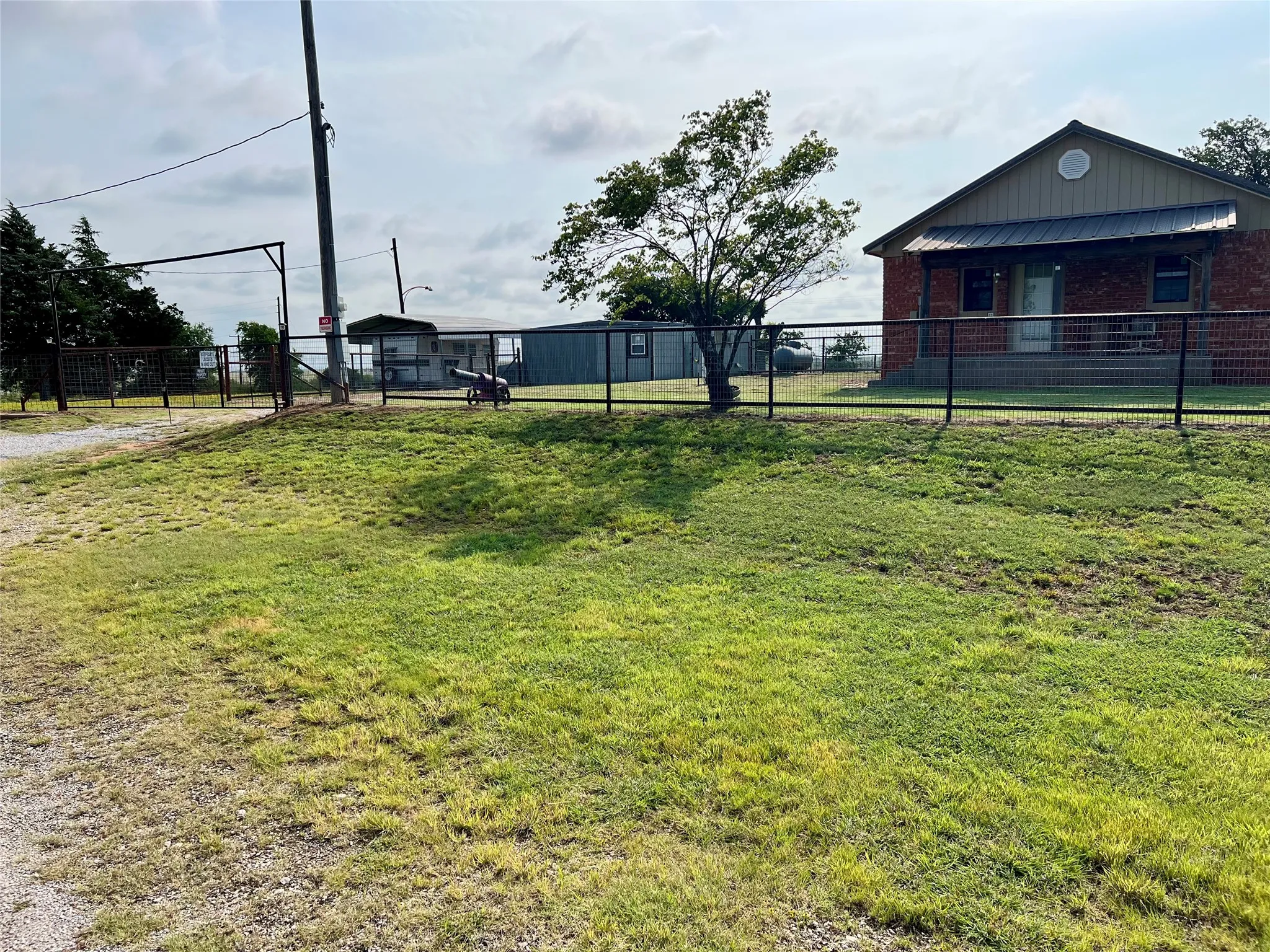 Single Family Residence For Sale in Montague County , 12165 Fm 103, Nocona, Texas 76255, 2 Bedroom, 2 Bathroom, Garage spaces, 825 Sqft, built in 0, mls#21311946, Real Estate Agent in Nocona, Homes For Sale in Montague county, Homes For Sale in Nocona, Realtor in Nocona Texas, Real Estate Brokerage Independent Realty Texas, Luminita Cordes Realtor