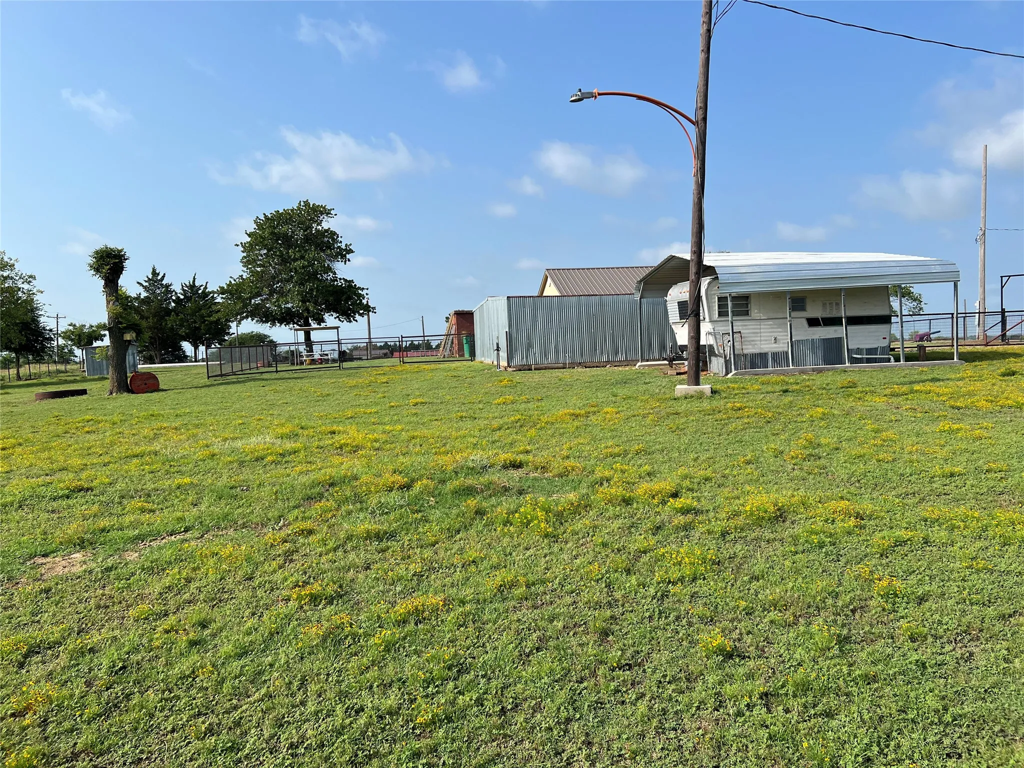 Single Family Residence For Sale in Montague County , 12165 Fm 103, Nocona, Texas 76255, 2 Bedroom, 2 Bathroom, Garage spaces, 825 Sqft, built in 0, mls#21311946, Real Estate Agent in Nocona, Homes For Sale in Montague county, Homes For Sale in Nocona, Realtor in Nocona Texas, Real Estate Brokerage Independent Realty Texas, Luminita Cordes Realtor
