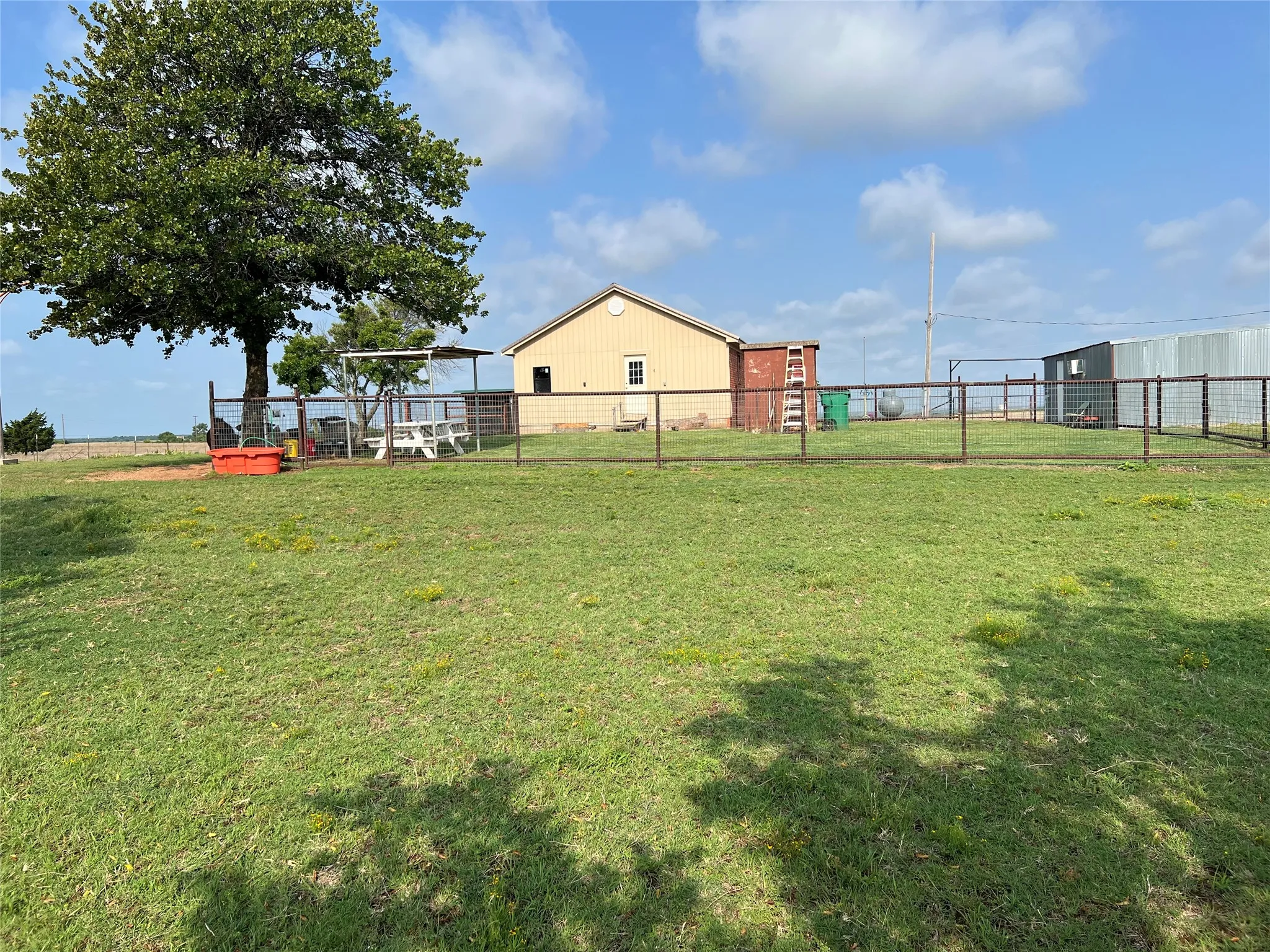 Single Family Residence For Sale in Montague County , 12165 Fm 103, Nocona, Texas 76255, 2 Bedroom, 2 Bathroom, Garage spaces, 825 Sqft, built in 0, mls#21311946, Real Estate Agent in Nocona, Homes For Sale in Montague county, Homes For Sale in Nocona, Realtor in Nocona Texas, Real Estate Brokerage Independent Realty Texas, Luminita Cordes Realtor