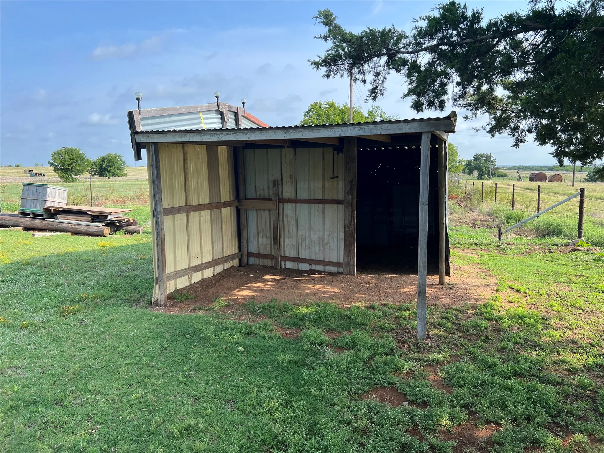 Single Family Residence For Sale in Montague County , 12165 Fm 103, Nocona, Texas 76255, 2 Bedroom, 2 Bathroom, Garage spaces, 825 Sqft, built in 0, mls#21311946, Real Estate Agent in Nocona, Homes For Sale in Montague county, Homes For Sale in Nocona, Realtor in Nocona Texas, Real Estate Brokerage Independent Realty Texas, Luminita Cordes Realtor