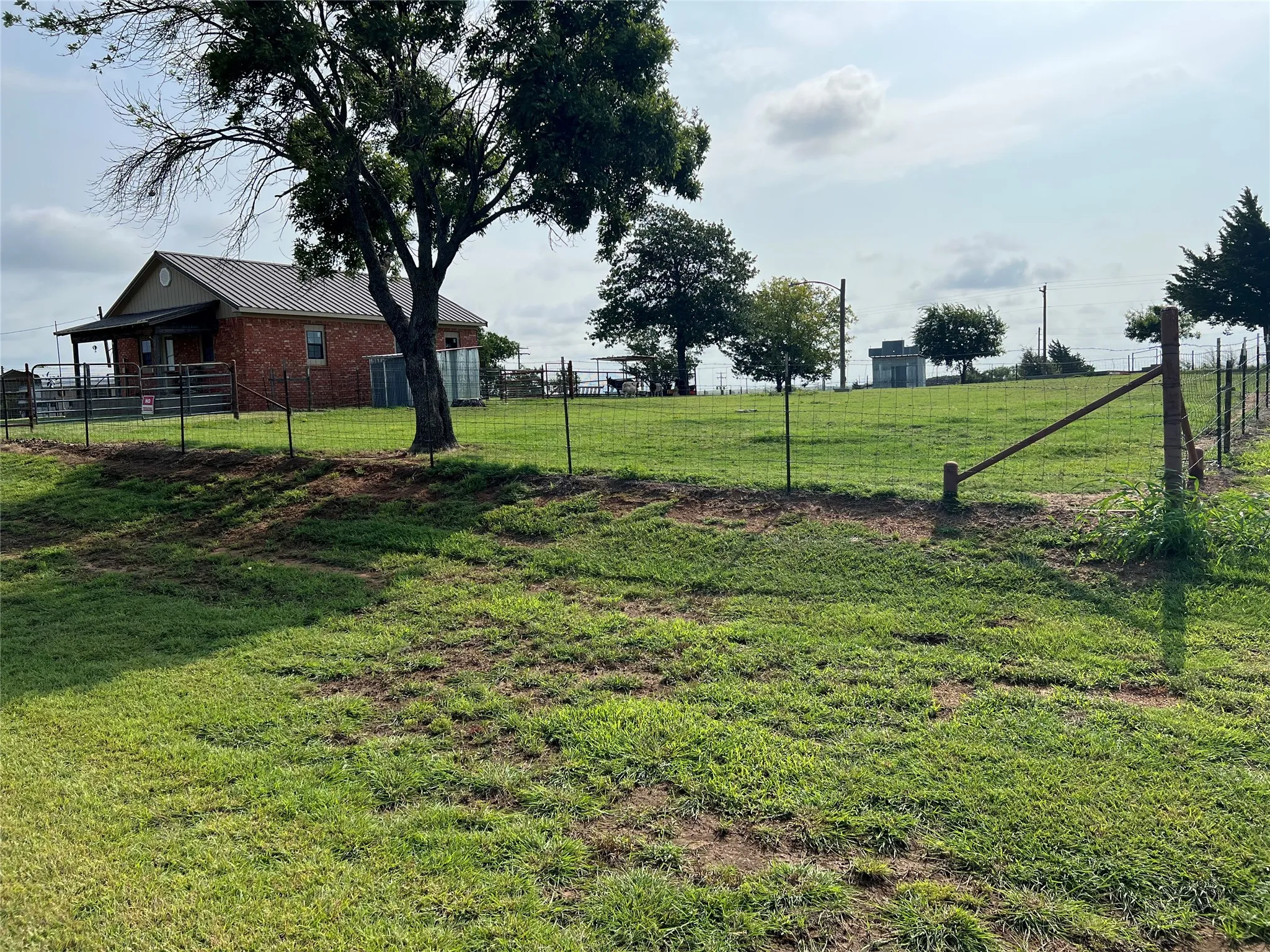 Single Family Residence For Sale in Montague County , 12165 Fm 103, Nocona, Texas 76255, 2 Bedroom, 2 Bathroom, Garage spaces, 825 Sqft, built in 0, mls#21311946, Real Estate Agent in Nocona, Homes For Sale in Montague county, Homes For Sale in Nocona, Realtor in Nocona Texas, Real Estate Brokerage Independent Realty Texas, Luminita Cordes Realtor
