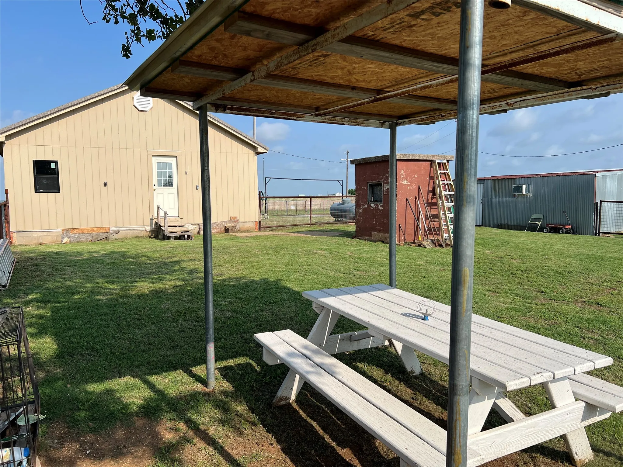 Single Family Residence For Sale in Montague County , 12165 Fm 103, Nocona, Texas 76255, 2 Bedroom, 2 Bathroom, Garage spaces, 825 Sqft, built in 0, mls#21311946, Real Estate Agent in Nocona, Homes For Sale in Montague county, Homes For Sale in Nocona, Realtor in Nocona Texas, Real Estate Brokerage Independent Realty Texas, Luminita Cordes Realtor