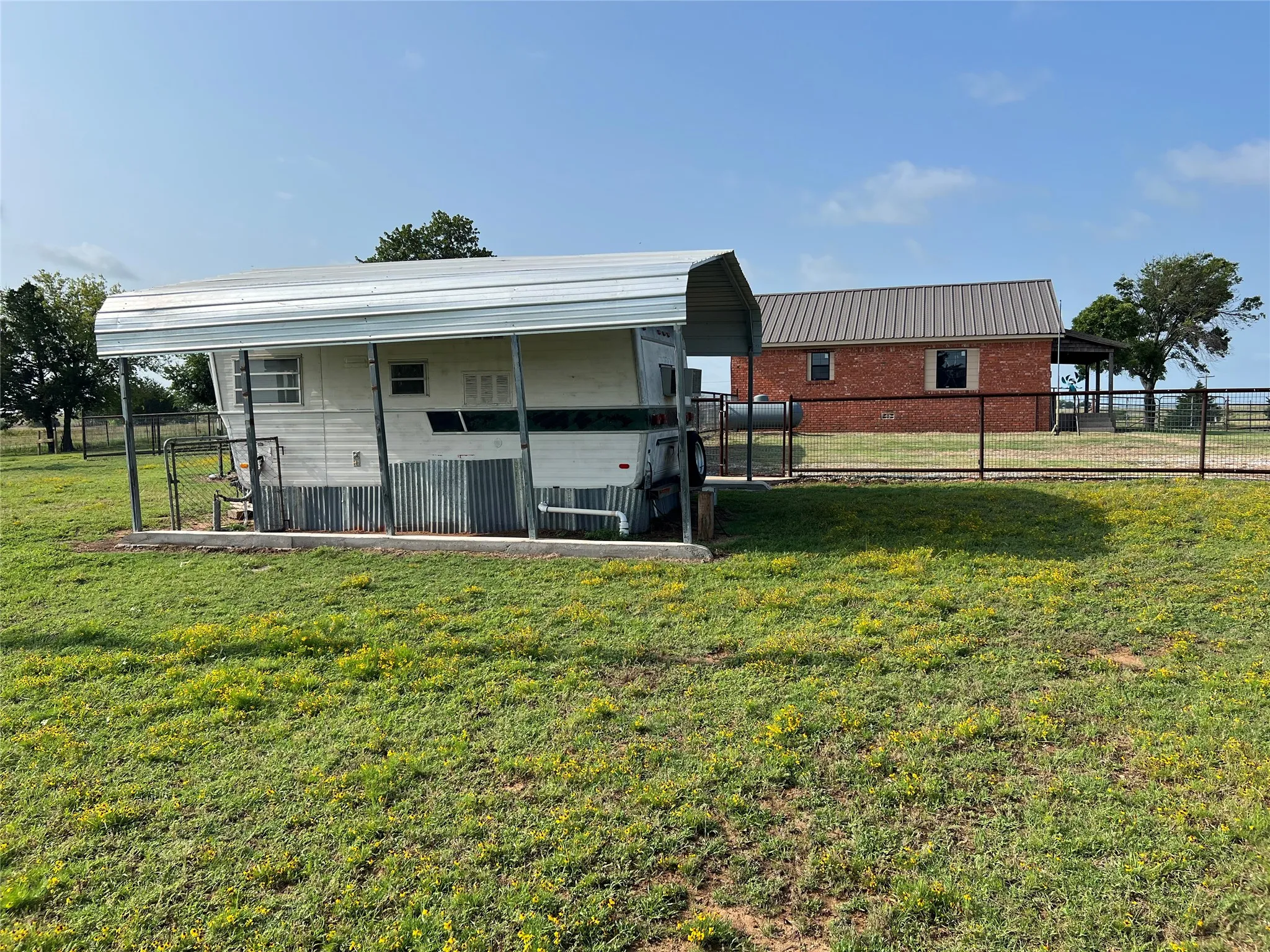 Single Family Residence For Sale in Montague County , 12165 Fm 103, Nocona, Texas 76255, 2 Bedroom, 2 Bathroom, Garage spaces, 825 Sqft, built in 0, mls#21311946, Real Estate Agent in Nocona, Homes For Sale in Montague county, Homes For Sale in Nocona, Realtor in Nocona Texas, Real Estate Brokerage Independent Realty Texas, Luminita Cordes Realtor