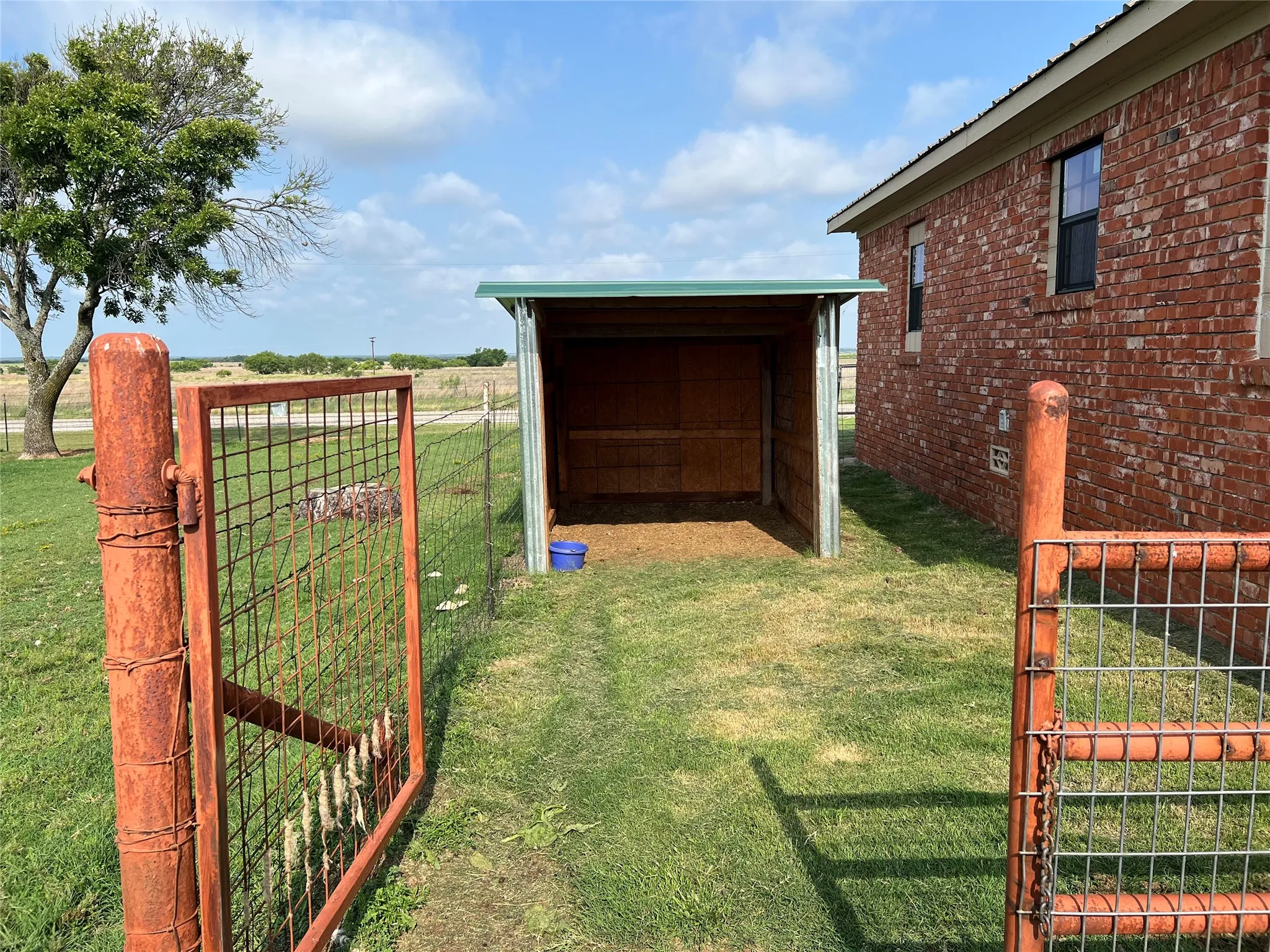 Single Family Residence For Sale in Montague County , 12165 Fm 103, Nocona, Texas 76255, 2 Bedroom, 2 Bathroom, Garage spaces, 825 Sqft, built in 0, mls#21311946, Real Estate Agent in Nocona, Homes For Sale in Montague county, Homes For Sale in Nocona, Realtor in Nocona Texas, Real Estate Brokerage Independent Realty Texas, Luminita Cordes Realtor