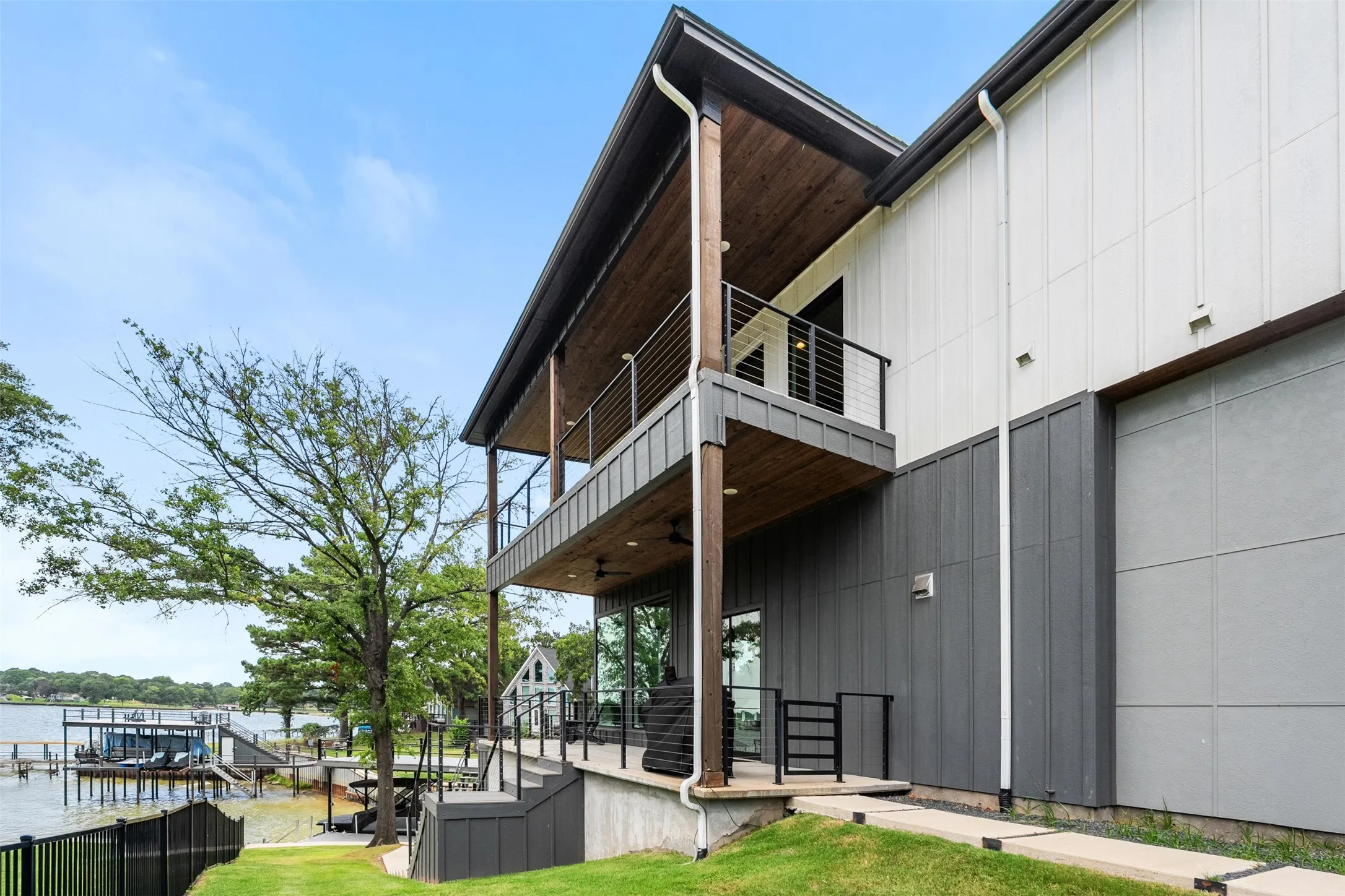 Single Family Residence For Sale in Henderson County , 255 Autumn wood Trail, Gun Barrel City, Texas 75156, 3 Bedroom, 3 Bathroom, 1 Garage spaces, 2,962 Sqft, built in 2022, mls#21311947, Real Estate Agent in Gun Barrel City, Homes For Sale in Henderson county, Homes For Sale in Gun Barrel City, Realtor in Gun Barrel City Texas, Real Estate Brokerage Independent Realty Texas, Luminita Cordes Realtor