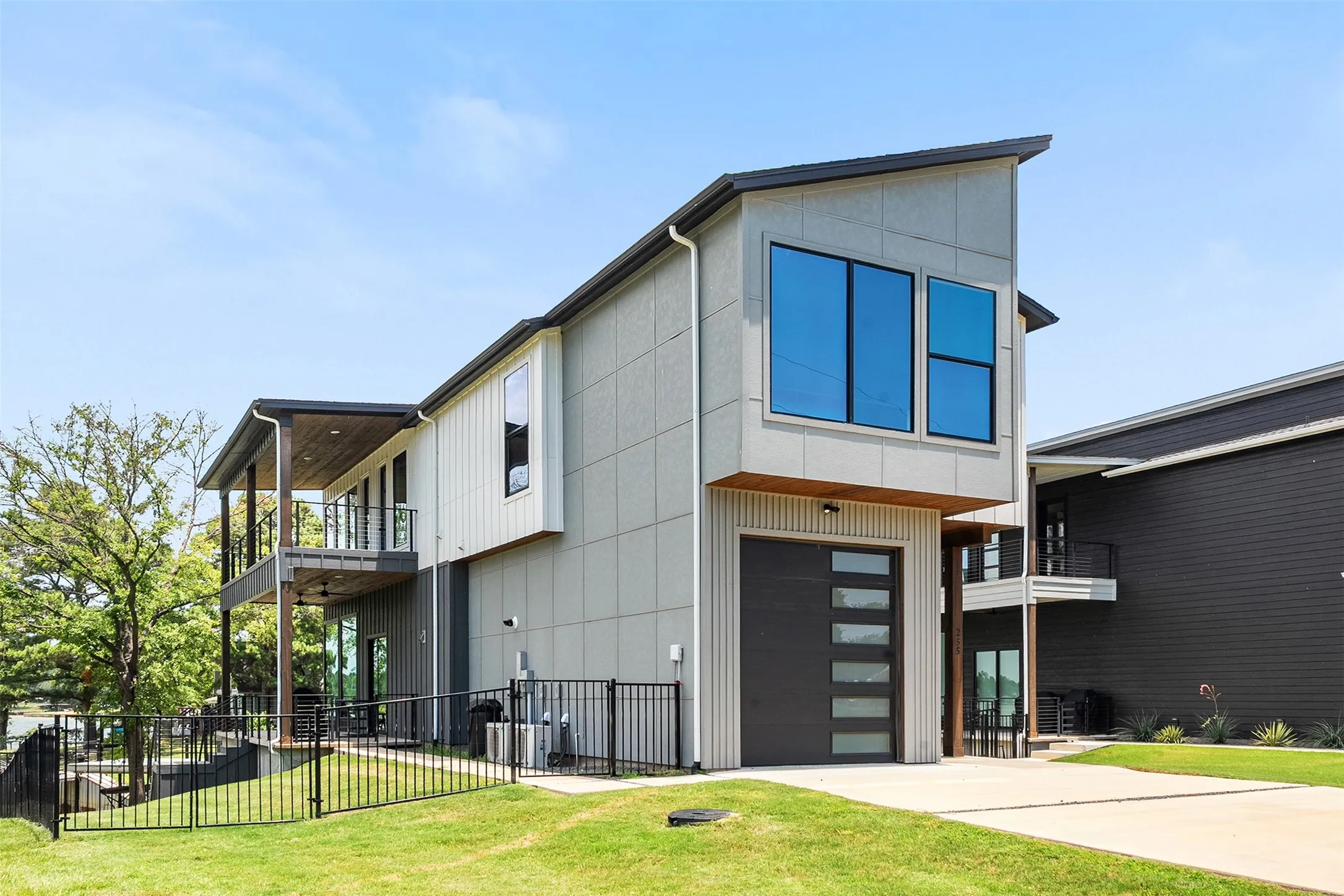 Single Family Residence For Sale in Henderson County , 255 Autumn wood Trail, Gun Barrel City, Texas 75156, 3 Bedroom, 3 Bathroom, 1 Garage spaces, 2,962 Sqft, built in 2022, mls#21311947, Real Estate Agent in Gun Barrel City, Homes For Sale in Henderson county, Homes For Sale in Gun Barrel City, Realtor in Gun Barrel City Texas, Real Estate Brokerage Independent Realty Texas, Luminita Cordes Realtor