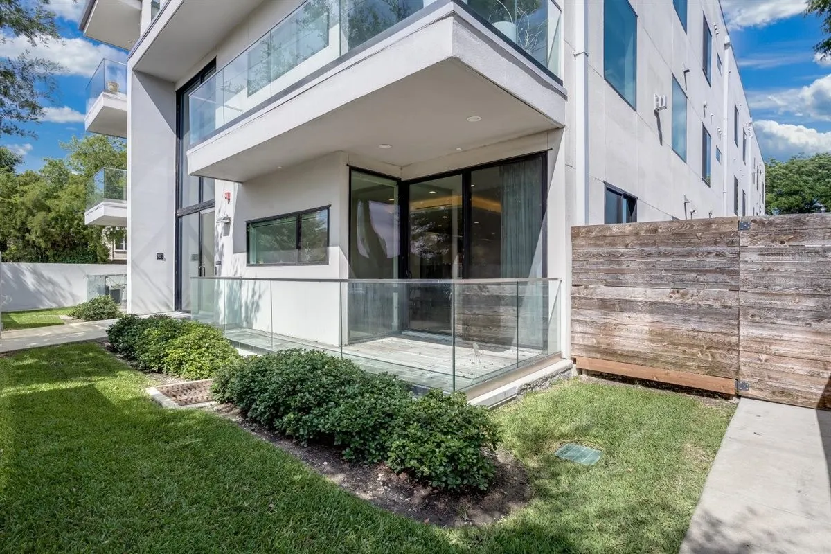 Condominium For Sale in Dallas County , 3923 Cole Avenue 101, Dallas, Texas 75204, 3 Bedroom, 4 Bathroom, Garage spaces, 2,278 Sqft, built in 2016, mls#21310125, Real Estate Agent in Dallas, Homes For Sale in Dallas county, Homes For Sale in Dallas, Realtor in Dallas Texas, Real Estate Brokerage Independent Realty Texas, Luminita Cordes Realtor