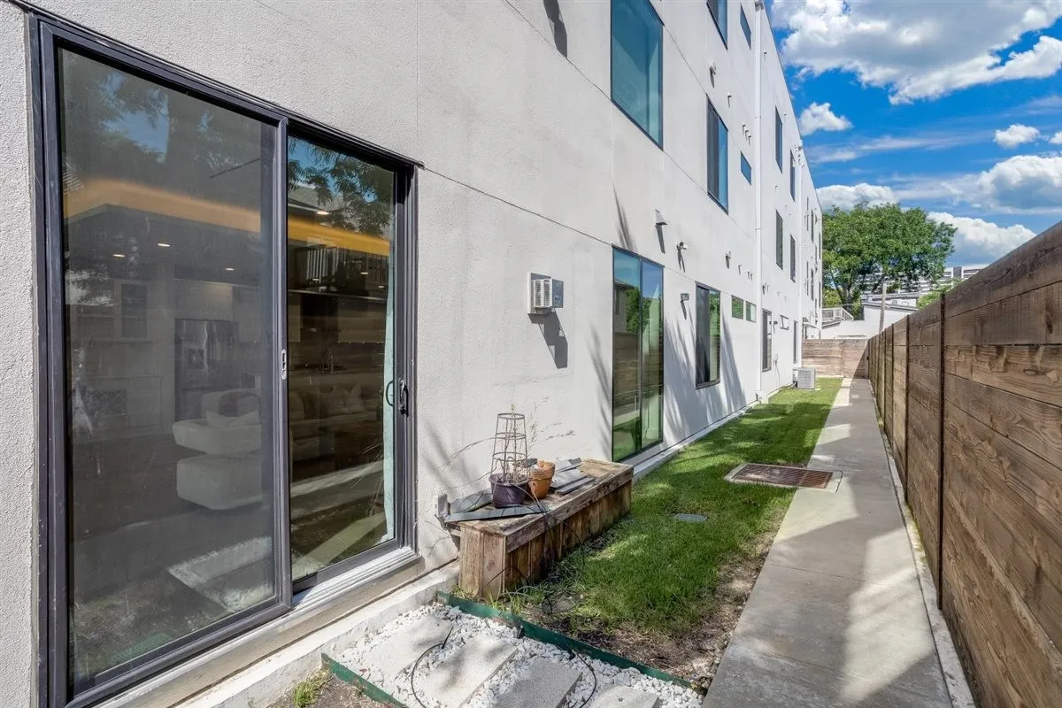 Condominium For Sale in Dallas County , 3923 Cole Avenue 101, Dallas, Texas 75204, 3 Bedroom, 4 Bathroom, Garage spaces, 2,278 Sqft, built in 2016, mls#21310125, Real Estate Agent in Dallas, Homes For Sale in Dallas county, Homes For Sale in Dallas, Realtor in Dallas Texas, Real Estate Brokerage Independent Realty Texas, Luminita Cordes Realtor