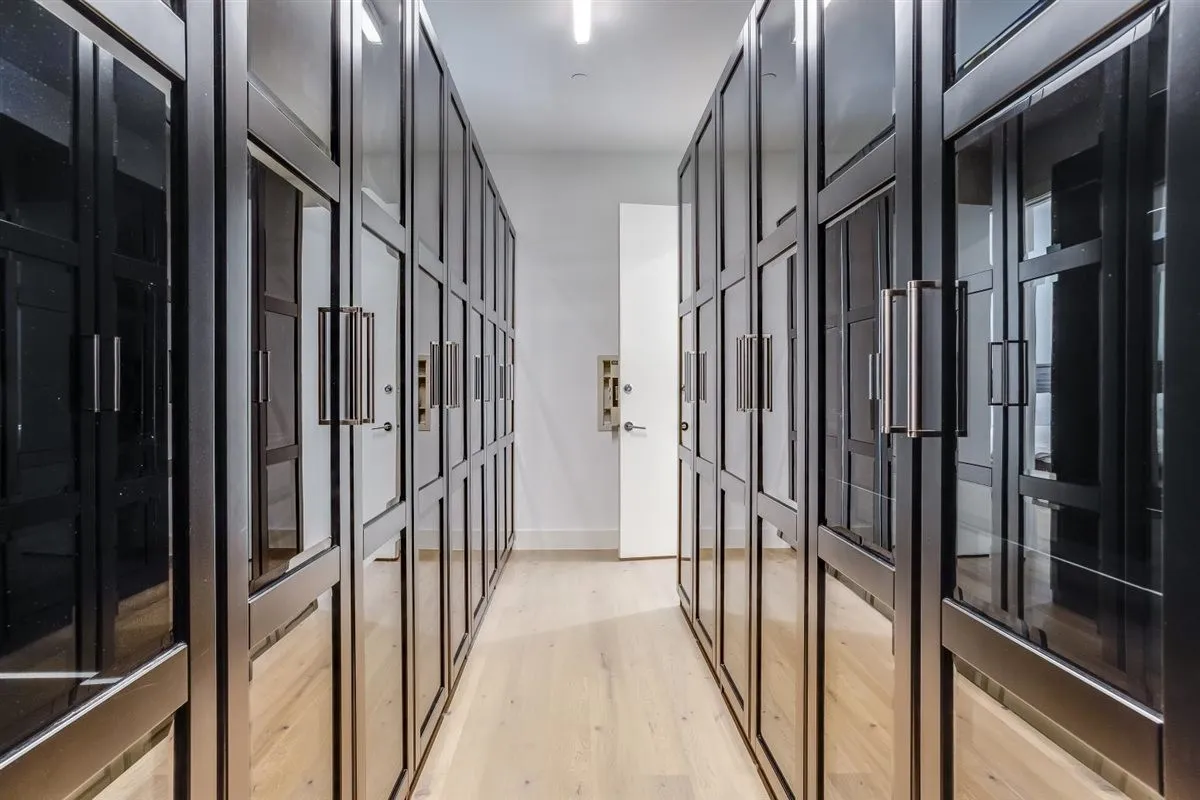 Condominium For Sale in Dallas County , 3923 Cole Avenue 101, Dallas, Texas 75204, 3 Bedroom, 4 Bathroom, Garage spaces, 2,278 Sqft, built in 2016, mls#21310125, Real Estate Agent in Dallas, Homes For Sale in Dallas county, Homes For Sale in Dallas, Realtor in Dallas Texas, Real Estate Brokerage Independent Realty Texas, Luminita Cordes Realtor