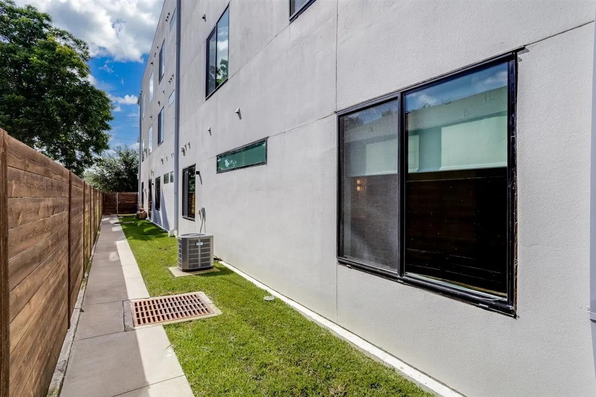 Condominium For Sale in Dallas County , 3923 Cole Avenue 101, Dallas, Texas 75204, 3 Bedroom, 4 Bathroom, Garage spaces, 2,278 Sqft, built in 2016, mls#21310125, Real Estate Agent in Dallas, Homes For Sale in Dallas county, Homes For Sale in Dallas, Realtor in Dallas Texas, Real Estate Brokerage Independent Realty Texas, Luminita Cordes Realtor