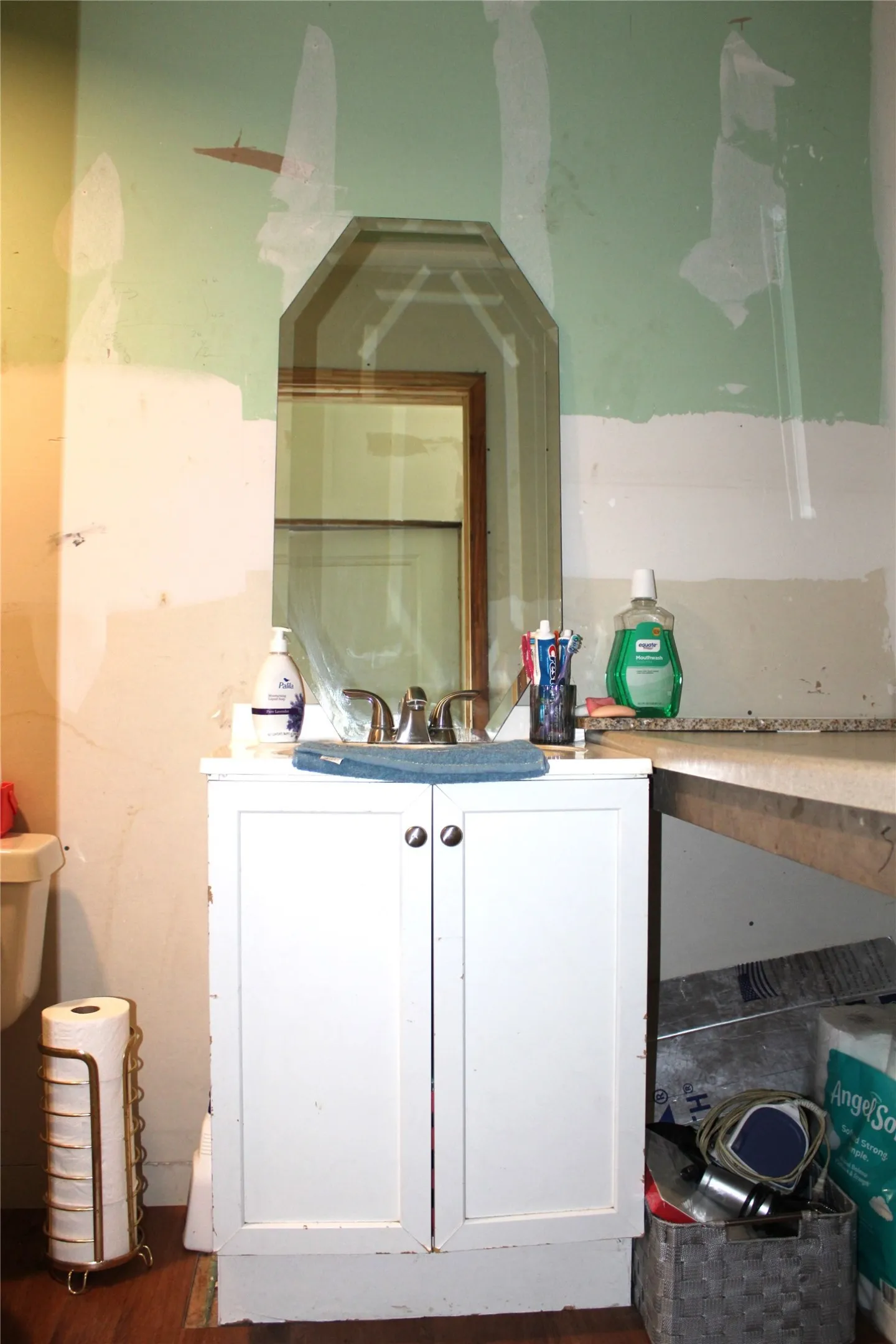 Single Family Residence For Sale in Hunt County , 1425 Northshore Road, Quinlan, Texas 75474, 2 Bedroom, 1 Bathroom, Garage spaces, 660 Sqft, built in 2024, mls#21311805, Real Estate Agent in Quinlan, Homes For Sale in Hunt county, Homes For Sale in Quinlan, Realtor in Quinlan Texas, Real Estate Brokerage Independent Realty Texas, Luminita Cordes Realtor