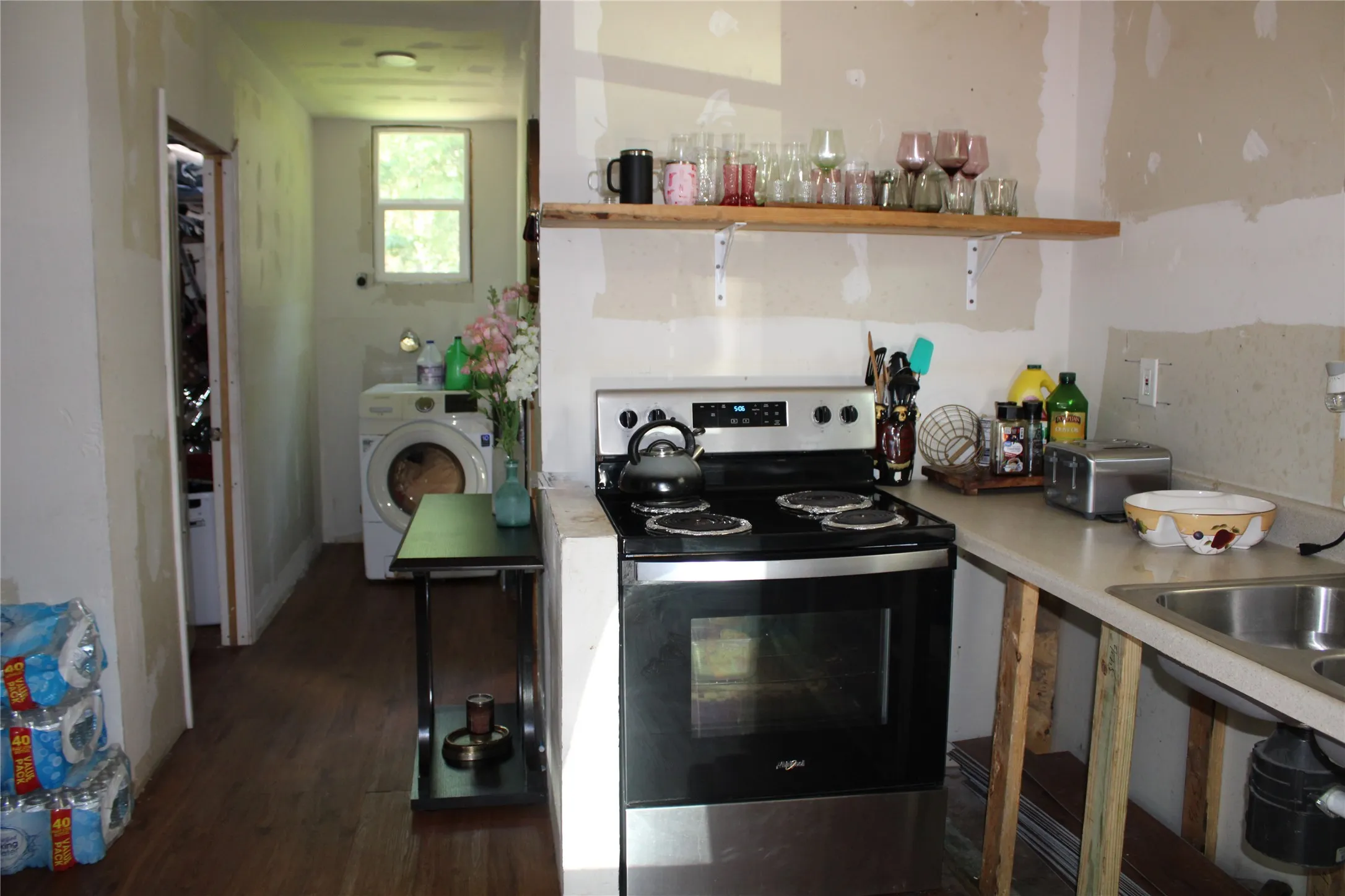 Single Family Residence For Sale in Hunt County , 1425 Northshore Road, Quinlan, Texas 75474, 2 Bedroom, 1 Bathroom, Garage spaces, 660 Sqft, built in 2024, mls#21311805, Real Estate Agent in Quinlan, Homes For Sale in Hunt county, Homes For Sale in Quinlan, Realtor in Quinlan Texas, Real Estate Brokerage Independent Realty Texas, Luminita Cordes Realtor