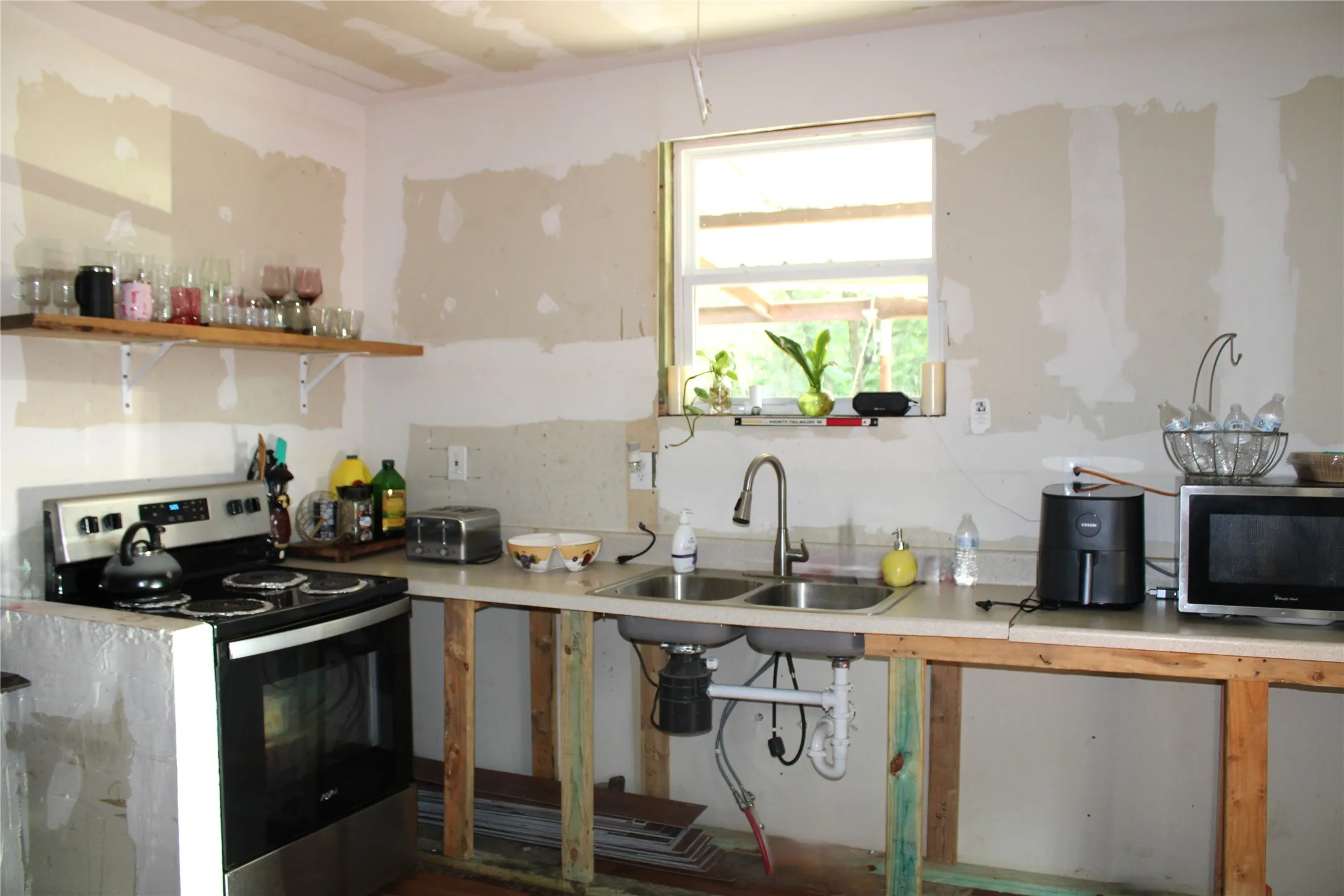 Single Family Residence For Sale in Hunt County , 1425 Northshore Road, Quinlan, Texas 75474, 2 Bedroom, 1 Bathroom, Garage spaces, 660 Sqft, built in 2024, mls#21311805, Real Estate Agent in Quinlan, Homes For Sale in Hunt county, Homes For Sale in Quinlan, Realtor in Quinlan Texas, Real Estate Brokerage Independent Realty Texas, Luminita Cordes Realtor