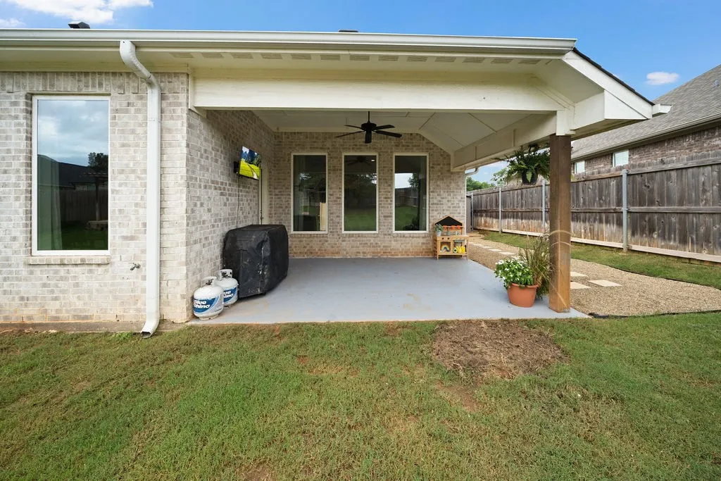 Single Family Residence For Sale in Smith County , 1121 Nate Circle, Bullard, Texas 75757, 4 Bedroom, 2 Bathroom, 2 Garage spaces, 1,971 Sqft, built in 2021, mls#21309891, Real Estate Agent in Bullard, Homes For Sale in Smith county, Homes For Sale in Bullard, Realtor in Bullard Texas, Real Estate Brokerage Independent Realty Texas, Luminita Cordes Realtor