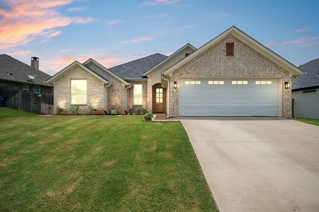 Single Family Residence For Sale in Smith County , 1121 Nate Circle, Bullard, Texas 75757, 4 Bedroom, 2 Bathroom, 2 Garage spaces, 1,971 Sqft, built in 2021, mls#21309891, Real Estate Agent in Bullard, Homes For Sale in Smith county, Homes For Sale in Bullard, Realtor in Bullard Texas, Real Estate Brokerage Independent Realty Texas, Luminita Cordes Realtor